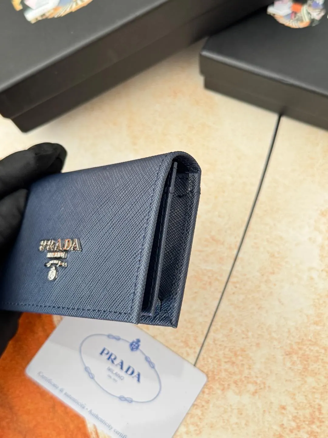 💰120💰PRADA’s popular men’s card holder counter new style, official website synchronization, genuine development, model 2MC122#. Color/Blue As shown in the picture, real shot 💋Cross-grain cowhide texture is excellent, threaded lining, hardware accessories! Exquisite wiring, even and neat lines, smooth oil edges, size: 11cm long, 6.5cm high