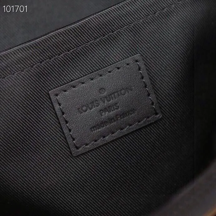 P¥940👉nfc dynamic chip version👈【Top inspection-free all-steel hardware】𝐒 𝐋𝐎𝐂𝐊 Messenger bag m45806 black flower French original leather🇫🇷Pure steel hardware Size: 22*18*8cm A hard-to-find messenger bag, tailor-made for men. The upper body effect is both explosive and very comfortable. It matches with different styles of daily wardrobe. It is super beautiful and grand. It seems low-key and not eye-catching, but the visual effect on the back will make your eyes shine! The capacity is also adequate, making it your first choice for daily travel, a strong hit!