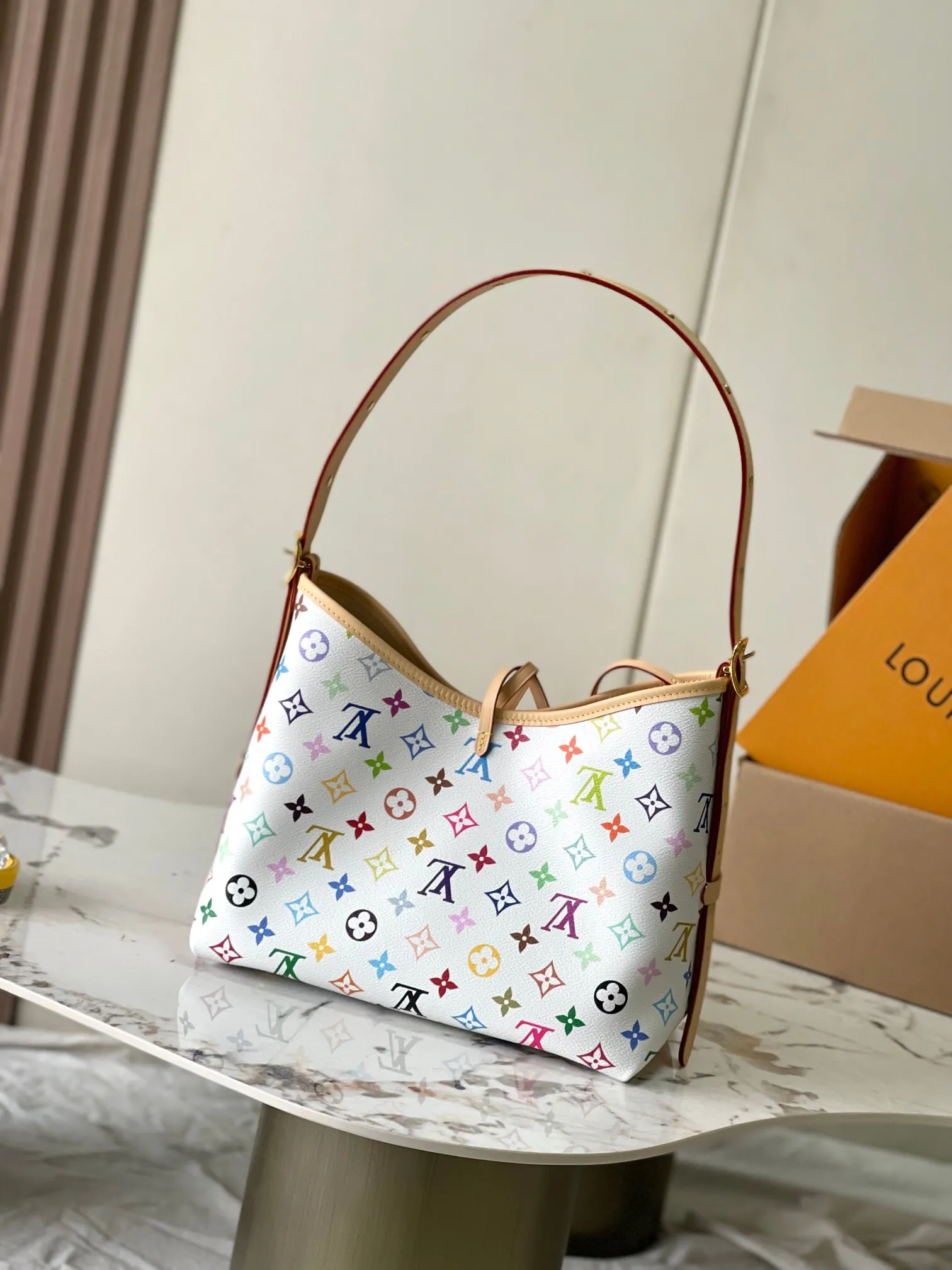 P¥1460👉nfc163C01 dynamic chip👈[MB special inspection-free all-steel hardware] This small CarryAll handbag comes from the Louis Vuitton Calf leather trim creates a figure-hugging fit, and a designer plaque details the elegant bow. Monogram coated canvas - Calfskin leather trim - Textile lining - Metal hardware - Drawstring and magnetic closure - Internal patch pocket - Internal zip pocket - Removable name tag - Holds a smartphone, keys, headphones and Zippy wallet - Shoulder strap: removable and adjustable! ! Model: M13661; Size: 29x24x12CM