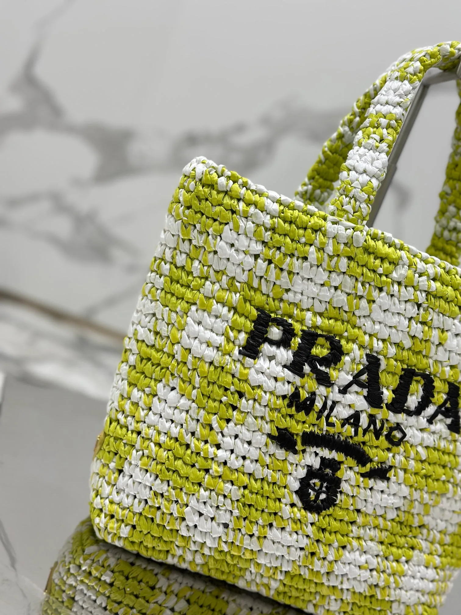 💰1560🌟Colorful woven tote bag (small size) The latest woven tote bag is designed with imported raffia. Each bag is woven by hand with professional technology, very exquisite and elegant! The color scheme of each one is very fresh! This is the bag you should carry in summer. Size: length 24×height 24×bottom 8cm Style number: 1BG422