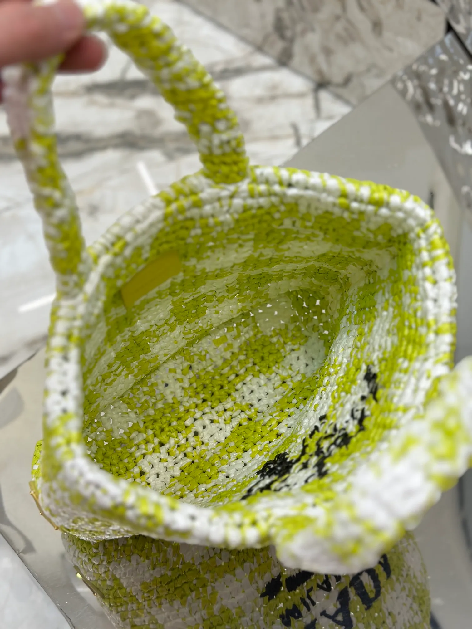 💰1560🌟Colorful woven tote bag (small size) The latest woven tote bag is designed with imported raffia. Each bag is woven by hand with professional technology, very exquisite and elegant! The color scheme of each one is very fresh! This is the bag you should carry in summer. Size: length 24×height 24×bottom 8cm Style number: 1BG422