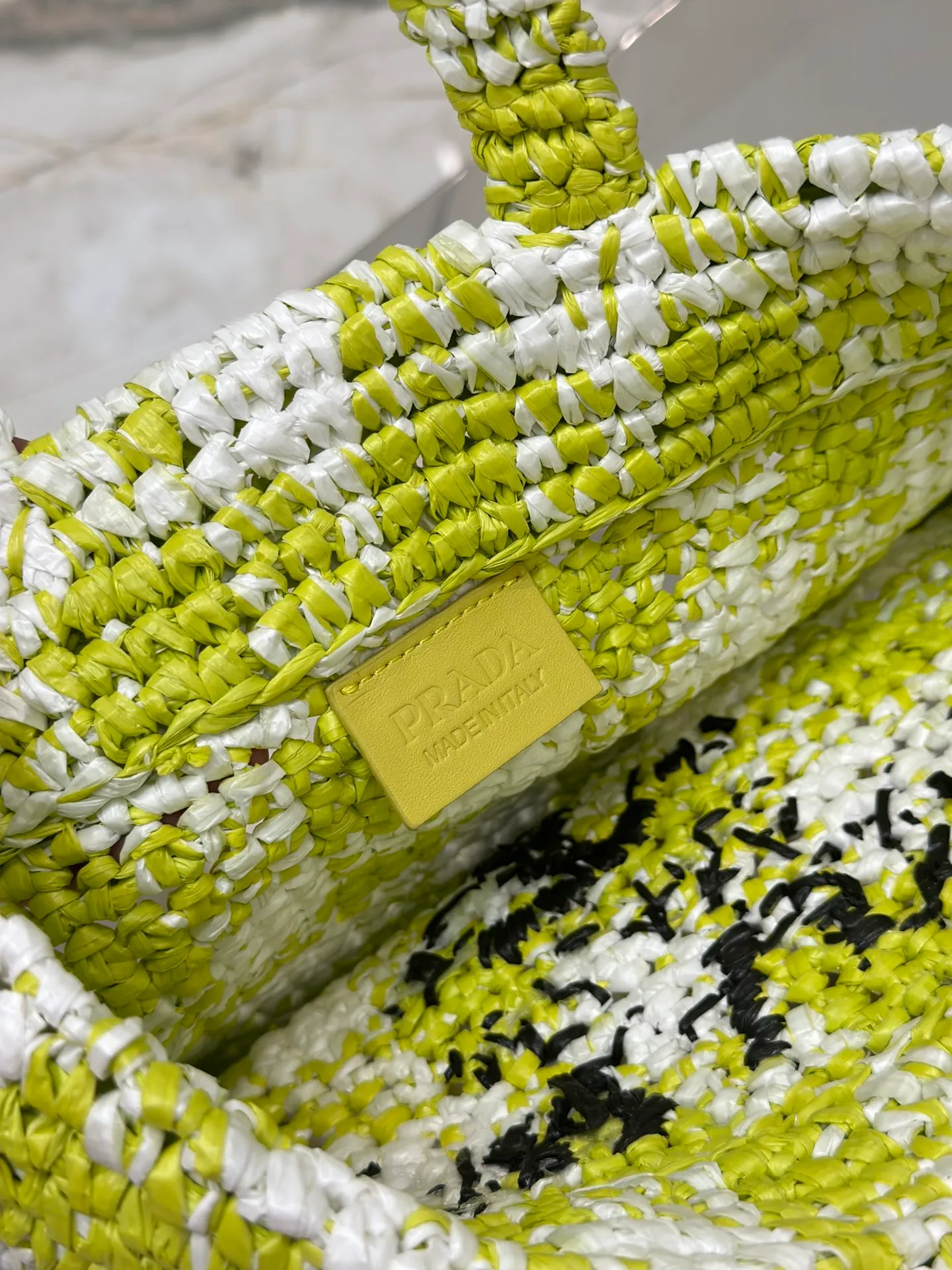 💰1560🌟Colorful woven tote bag (small size) The latest woven tote bag is designed with imported raffia. Each bag is woven by hand with professional technology, very exquisite and elegant! The color scheme of each one is very fresh! This is the bag you should carry in summer. Size: length 24×height 24×bottom 8cm Style number: 1BG422