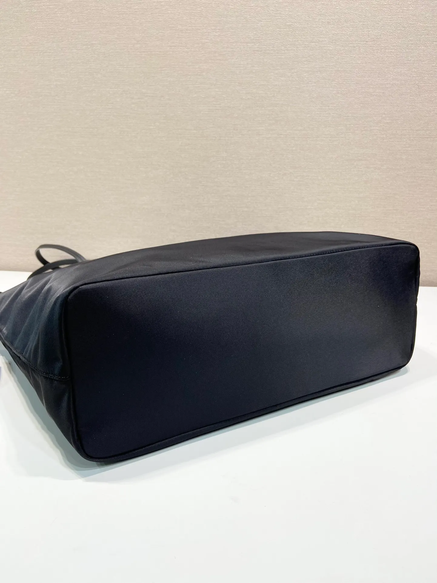 💰1020, P’s new shopping bag, 1BG189🎉🎉🎉, original item, made of imported parachute fabric + cross-grain cowhide top hardware, 165 OEM code, light and elegant, suitable for both men and women, length 36 (bag opening 45) x height 34x bottom 13cm💪💪💪[red envelope][红包][红包]