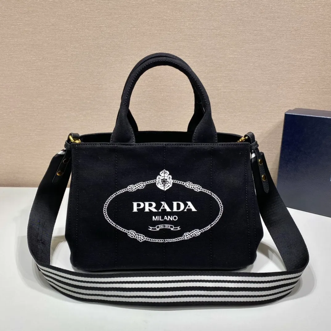 💰1000🎉Classic hot style🎉1BG439🎉🎉 This retro style gardener handbag is made of fabric and printed with a silk printed logo. Triangular logo on the side and decorated with copper accessories, double fabric handles, detachable and adjustable fabric shoulder straps, top-grade copper-plated hardware, simple and elegant, with large space🎉🎉Retro classic and a timeless hot style🎉🎉 Length 28x Height 20x Bottom 15cm🎉🎉🎉💰💰💰