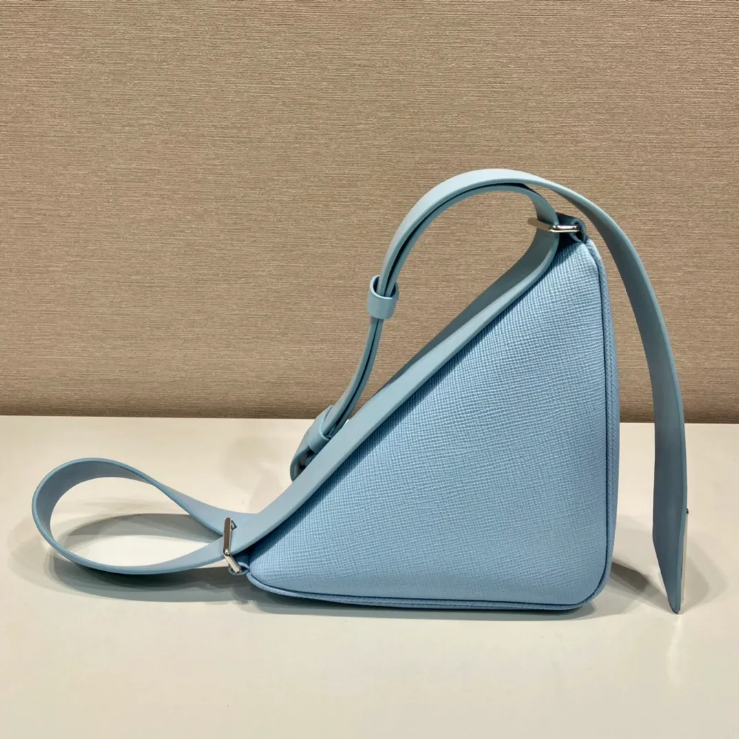 💰1520🎉Belt triangle bag🎉2VL039🎉🎉 This triangle bag is composed of a leather belt, using imported cross-grain cowhide and imported calfskin, showing a distinctive style. What I love most is that after the leather belt is detached, it can be matched with a variety of different clothes. The waist bag can be used as a clutch. Waist bag/crossbody/clutch/shoulder bag. It’s so perfect, hurry up and get it, babies 🎉🎉👏👏 Triangular bag size: length 25x height 14x bottom 9cm Belt size: total length 138cm