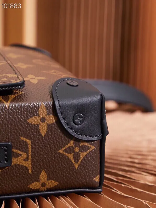 P¥780👉nfc dynamic chip version👈This Steamer mini handbag cross-body bag M83613 French original leather🇫🇷All steel hardware Size: 18*11*6.5cm [Essential details, every detail is impeccable]
