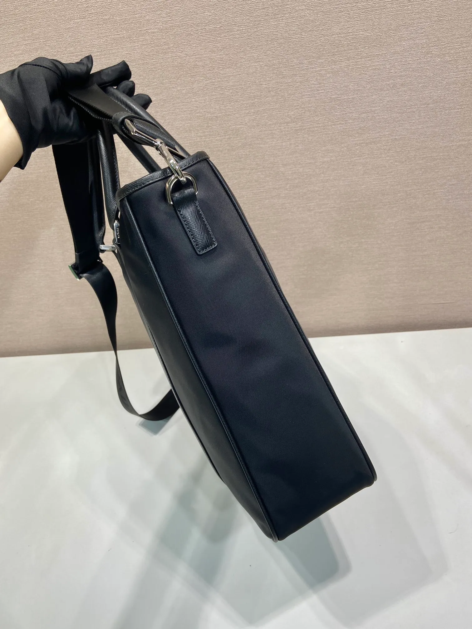 💰1300, new style🆕🆕, 2VG034 men's handbag, made of advanced nylon fabric/cross-grain cowhide🎉🎉, polished steel accessories, dark metal pull Chain, detachable and adjustable nylon shoulder strap, 165 OEM code, light and fashionable, a must-have for men, length 36x height 34x bottom 10cm.💪💪💪💰💰💰