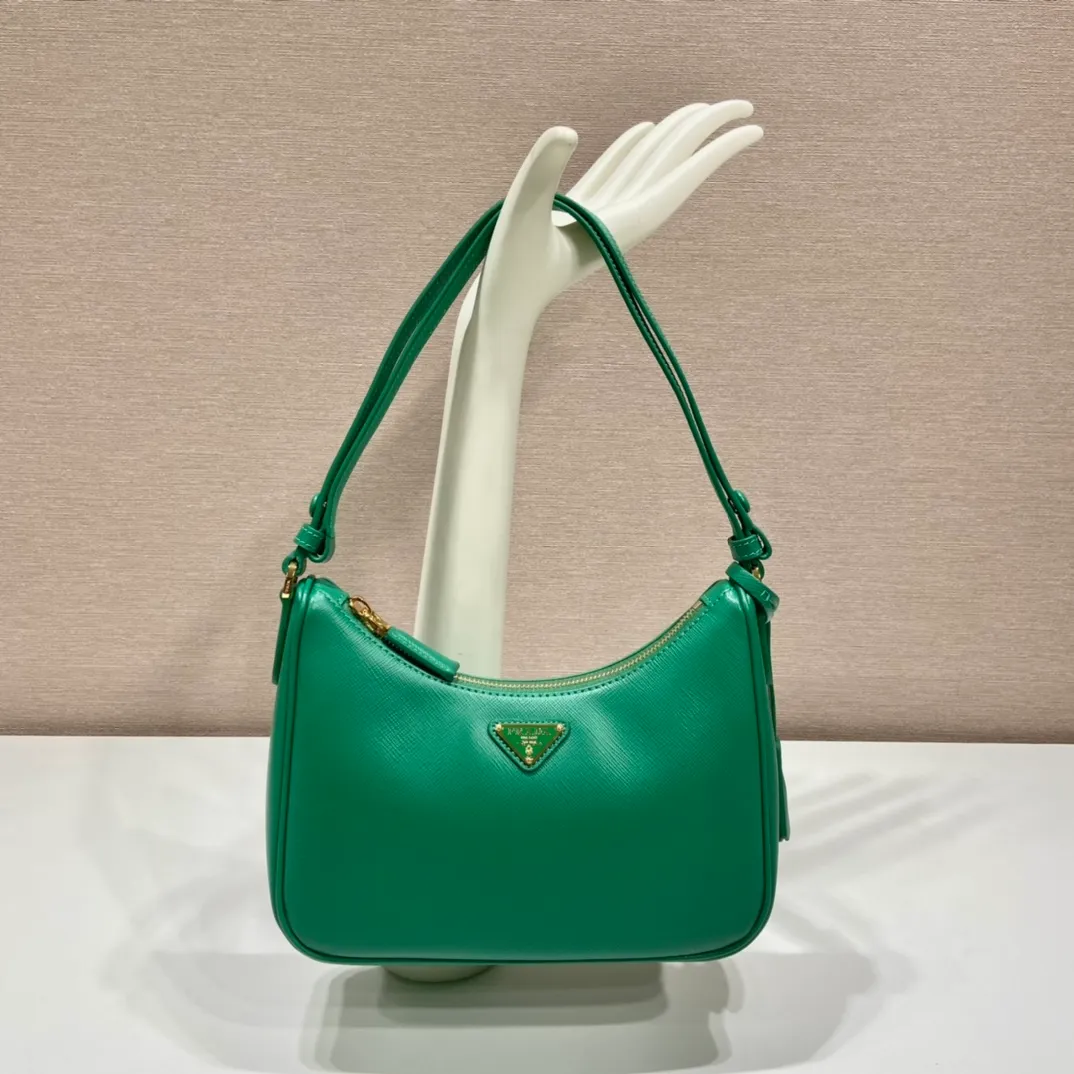 💰1320🎉New style🎉1BC204B handbag/underarm bag/crossbody bag This Hobo handbag/underarm bag/crossbody bag is very functional and can be used for three purposes in one bag. It is perfect🎉🎉It is made of imported cross-grain cowhide, which is more wear-resistant. The shoulder strap can be adjusted and switched at any time😘😘The upper body effect is beautiful, convenient and practical🎉🎉Hurry up and get it👏👏 Length 23x Height 17x Bottom 6.5cm🎉🎉🎉👏👏👏