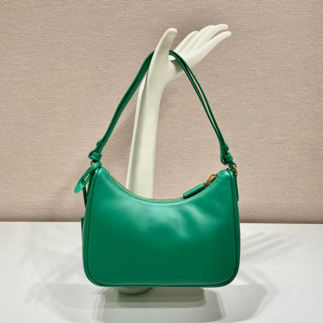 💰1320🎉New style🎉1BC204B handbag/underarm bag/crossbody bag This Hobo handbag/underarm bag/crossbody bag is very functional and can be used for three purposes in one bag. It is perfect🎉🎉It is made of imported cross-grain cowhide, which is more wear-resistant. The shoulder strap can be adjusted and switched at any time😘😘The upper body effect is beautiful, convenient and practical🎉🎉Hurry up and get it👏👏 Length 23x Height 17x Bottom 6.5cm🎉🎉🎉👏👏👏