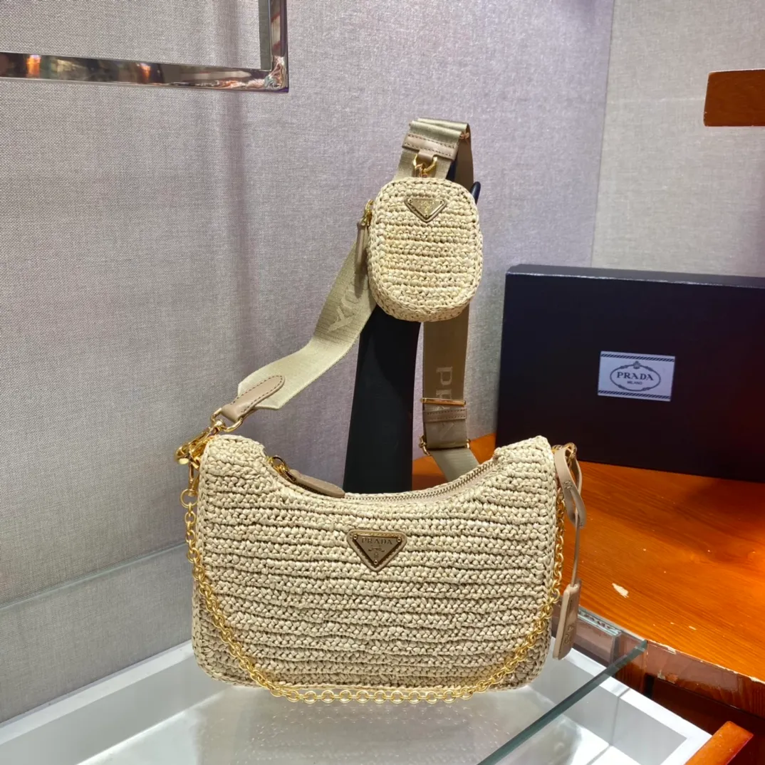 💰1500🎉Straw three-in-one🎉1BH204🎉🎉 This pure hand-knitted three-in-one design is great👏👏three uses in one pack🎉🎉This complicated craftsmanship looks very elegant/fashionable. What I love most is that there is a small pendant (small bag) hanging on the shoulder strap. The upper body effect is very good and the return rate is 100%😘A must-have for summer🎉Hurry up and get it🎉🎉 Length 23x Height 16x Bottom 7cm