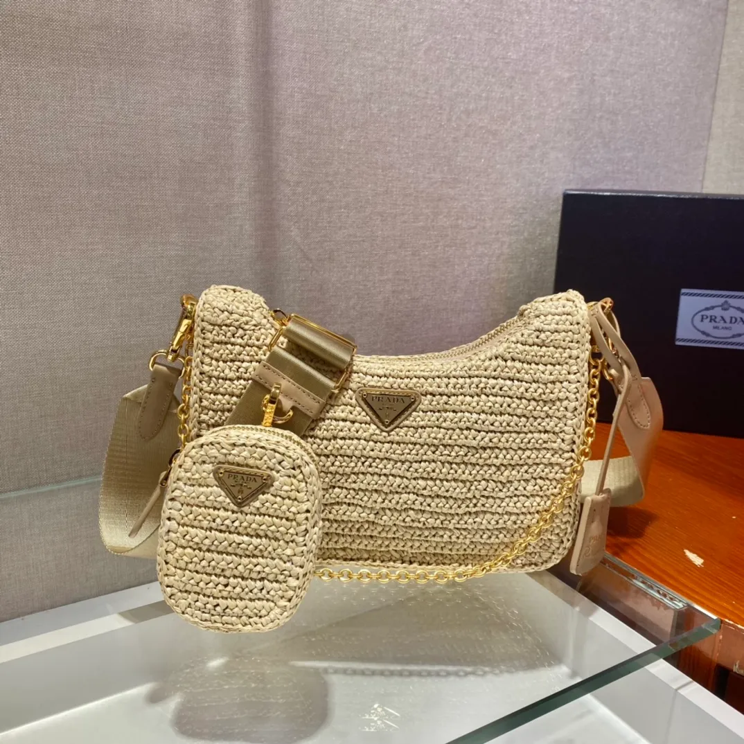 💰1500🎉Straw three-in-one🎉1BH204🎉🎉 This pure hand-knitted three-in-one design is great👏👏three uses in one pack🎉🎉This complicated craftsmanship looks very elegant/fashionable. What I love most is that there is a small pendant (small bag) hanging on the shoulder strap. The upper body effect is very good and the return rate is 100%😘A must-have for summer🎉Hurry up and get it🎉🎉 Length 23x Height 16x Bottom 7cm
