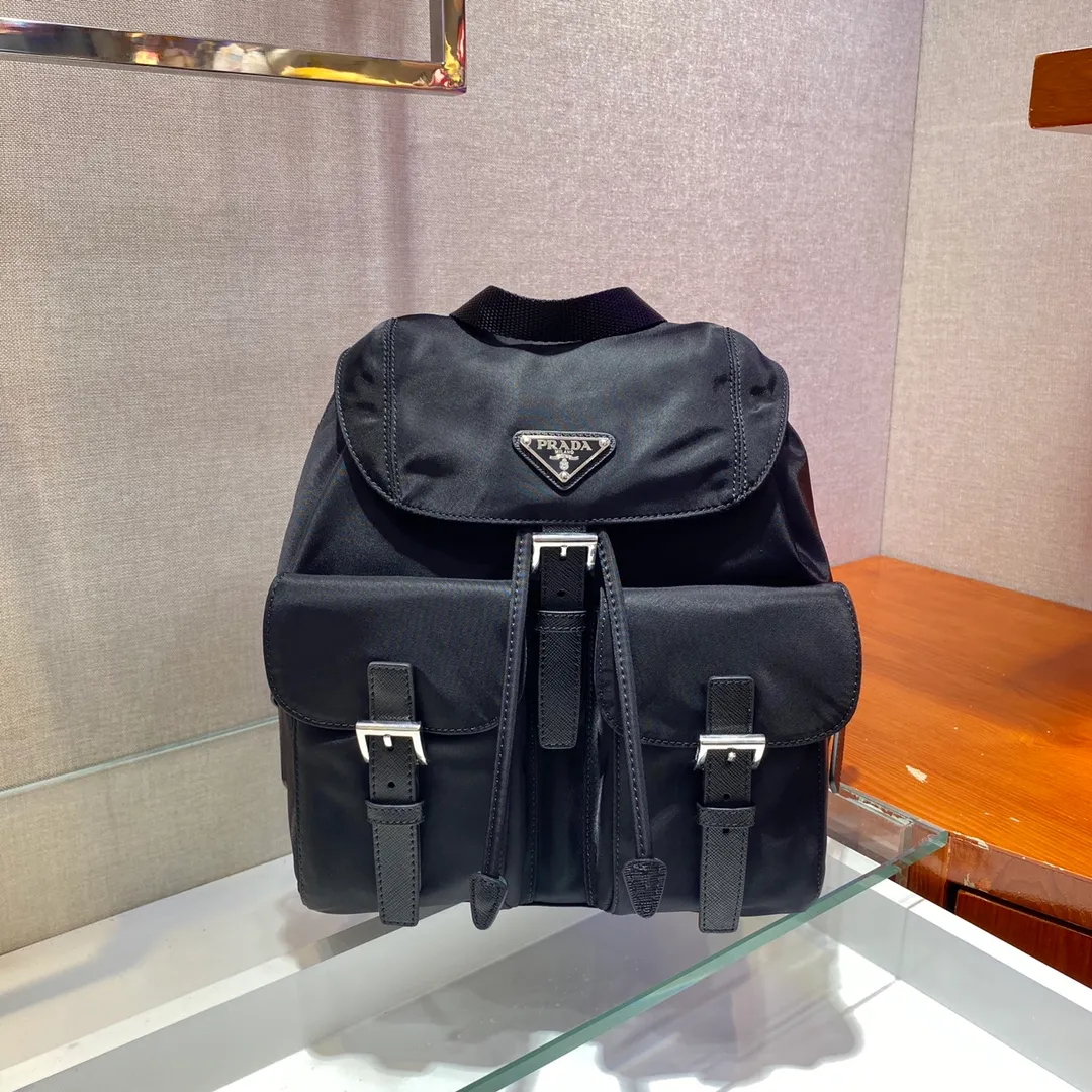 💰960, P Jiachui classic backpack, upgraded version small size 1BZ677, small size 🙊🙊top quality, made of imported parachute fabric + cross-grain cowhide + top-grade hardware, light and practical, fashionable + never out of date, hurry up and get it, length 28x height 23.5x bottom 12cm
