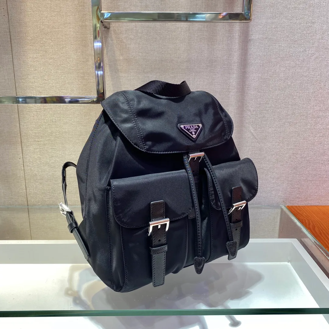 💰960, P Jiachui classic backpack, upgraded version small size 1BZ677, small size 🙊🙊top quality, made of imported parachute fabric + cross-grain cowhide + top-grade hardware, light and practical, fashionable + never out of date, hurry up and get it, length 28x height 23.5x bottom 12cm