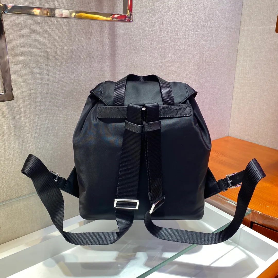 💰960, P Jiachui classic backpack, upgraded version small size 1BZ677, small size 🙊🙊top quality, made of imported parachute fabric + cross-grain cowhide + top-grade hardware, light and practical, fashionable + never out of date, hurry up and get it, length 28x height 23.5x bottom 12cm