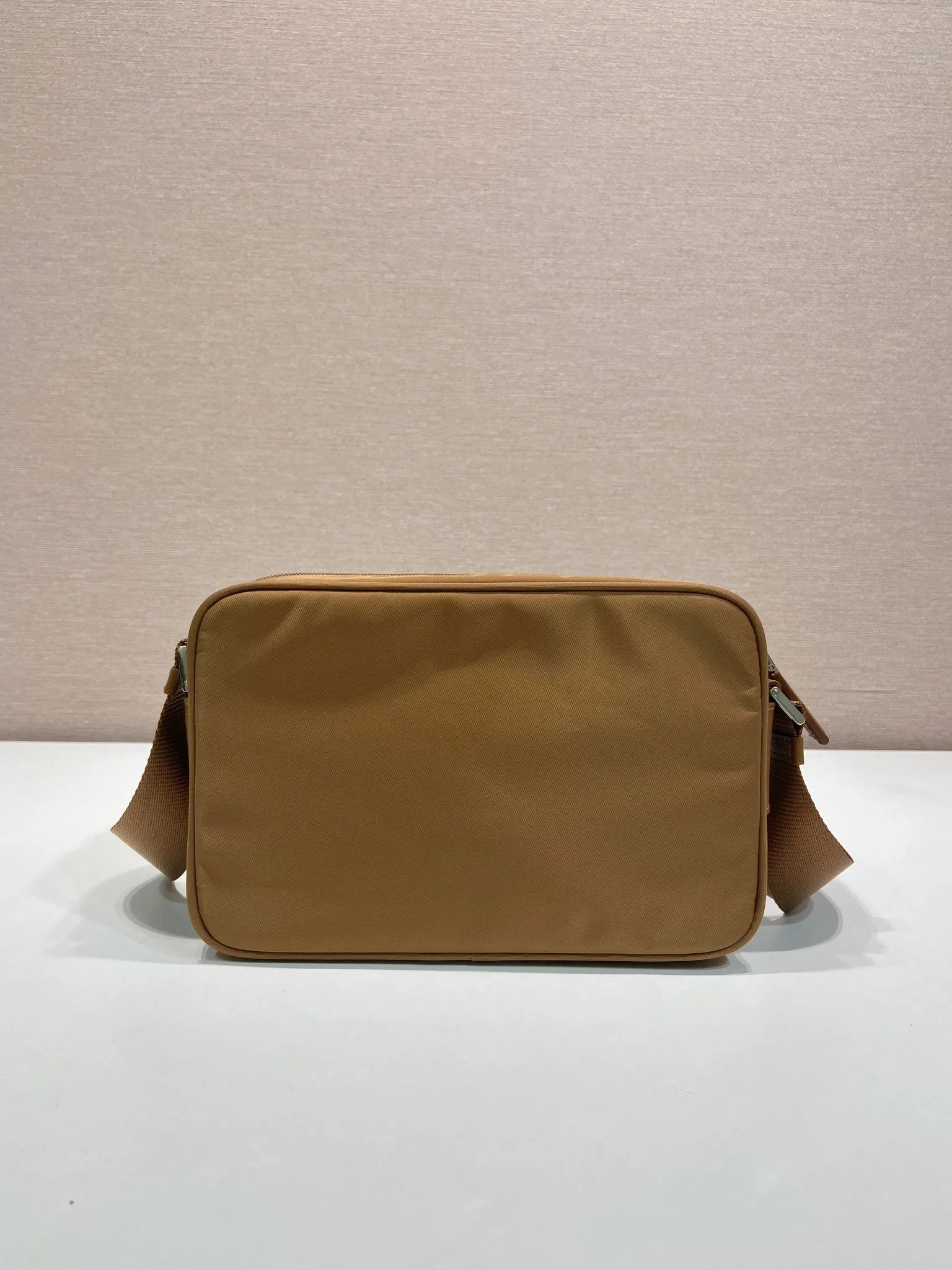 💰1020🎉New three-in-one🎉1BC167 new color🎉🎉 This rectangular shoulder bag has a compact design and presents a distinctive street wear style. Functionality meets simple lines. My favorite is the detachable small bag on the shoulder strap🎉🎉, simple and elegant, suitable for both men and women👏Hurry up and get it🎉🎉 Length 23x Height 15x Bottom 7cm🎉🎉🎉👏👏👏