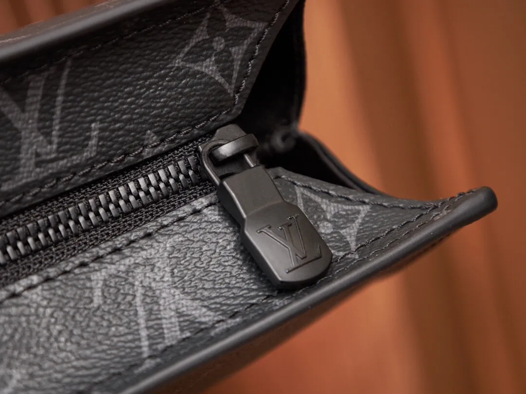 P¥840👉nfc dynamic chip version👈This Monogramq briefcase M45265 French original leather🇫🇷Pure steel hardware Size: 39*30*7cm [Essential details, every detail is impeccable]