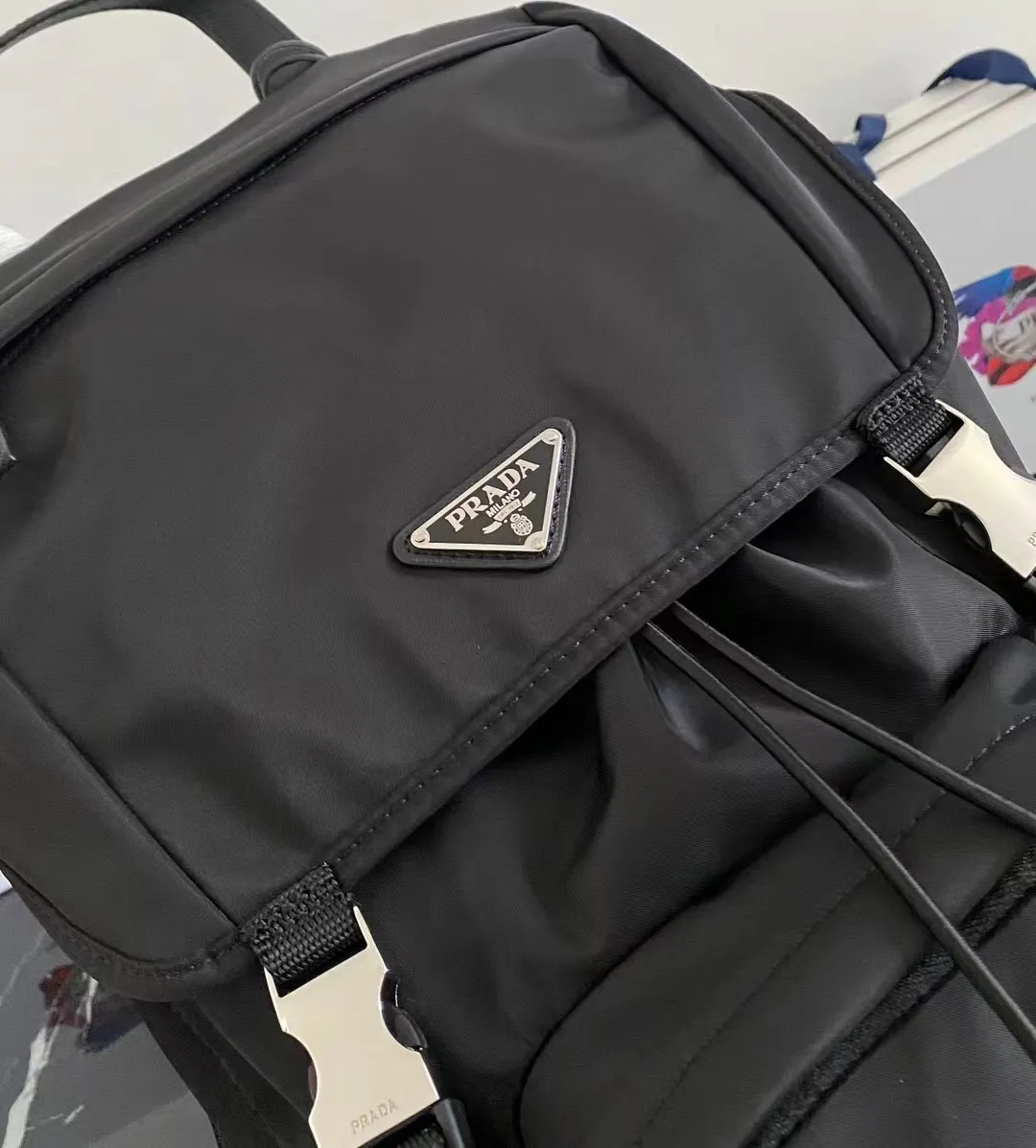 P900¥[strong], ✨New product debut✨Top original quality 2021 autumn and winter new men's backpack 2VZ135 Triangular enamel nameplate logo on the front Imported original parachute fabric Using imported equipment✈️+original hardware accessories Adjustable nylon shoulder straps Flip strap closure and internal drawstring closure Perfect details on the back padding 😘With OEM code Fashionable and casual, a must-have for fashionistas [Deyi][Deyi] Size 17*27*45