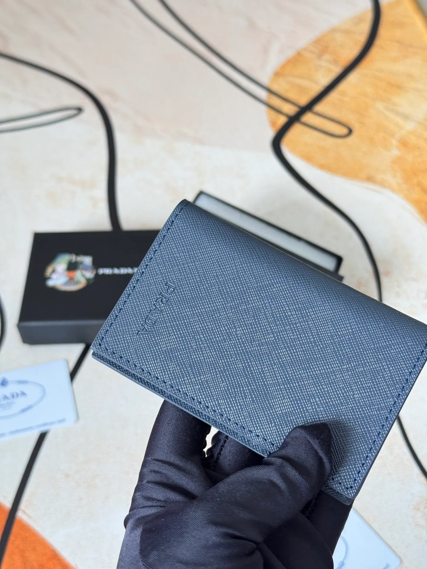 💰120💰prada cross pattern unisex card holder, can be placed in pockets, bags, and can be held in hand, made of cross pattern imported calfskin, pocket card holder, can hold change, 6 card slots, simple and elegant fashion trend. Model 2MC101, color as shown in the picture, size 11×7cm,