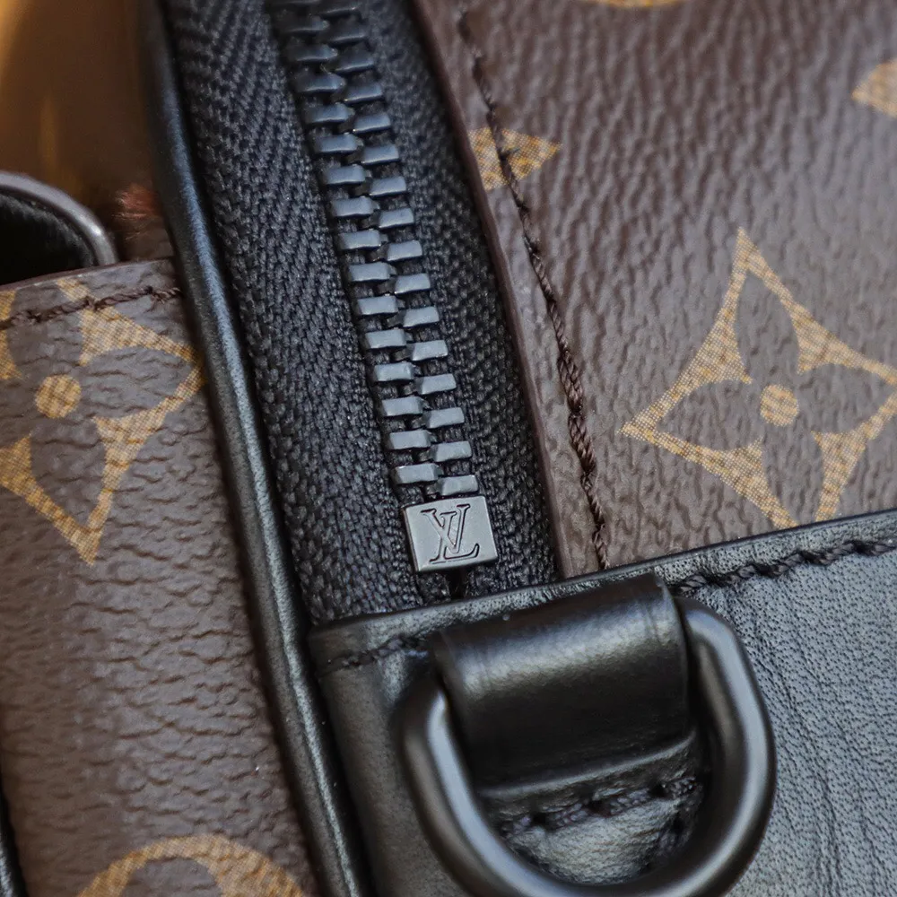 P¥840👉nfc dynamic chip version👈【Top original order, all steel hardware】𝐒 𝐋𝐎𝐂𝐊 Messenger bag m45806 yy French original leather🇫🇷Pure steel hardware Size: 22*18*8cm ☞Every detail is the essence of impeccable