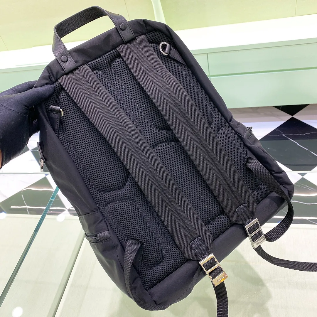 💰1320✨The latest hot style✨ New backpack 2VZ025 Triangular enamel nameplate logo Imported original parachute fabric Using imported equipment✈️+ The lines are all clear ZP synchronized original hardware accessories Two zippered outer pockets Two small pockets on both sides Padded back Perfect details Comparable to counters 😘 Fashionable and casual A must-have for fashionistas [Shengyi][Shengyi] Size 29*17*40