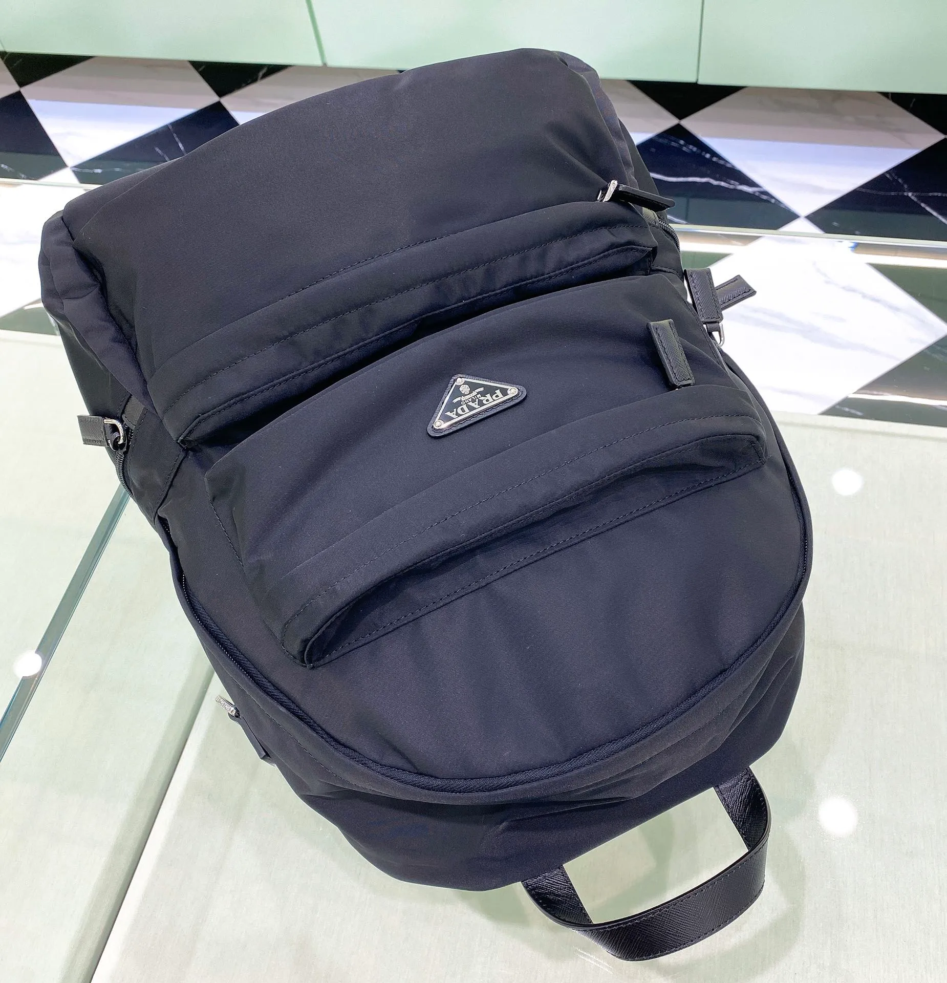 💰1320✨The latest hot style✨ New backpack 2VZ025 Triangular enamel nameplate logo Imported original parachute fabric Using imported equipment✈️+ The lines are all clear ZP synchronized original hardware accessories Two zippered outer pockets Two small pockets on both sides Padded back Perfect details Comparable to counters 😘 Fashionable and casual A must-have for fashionistas [Shengyi][Shengyi] Size 29*17*40
