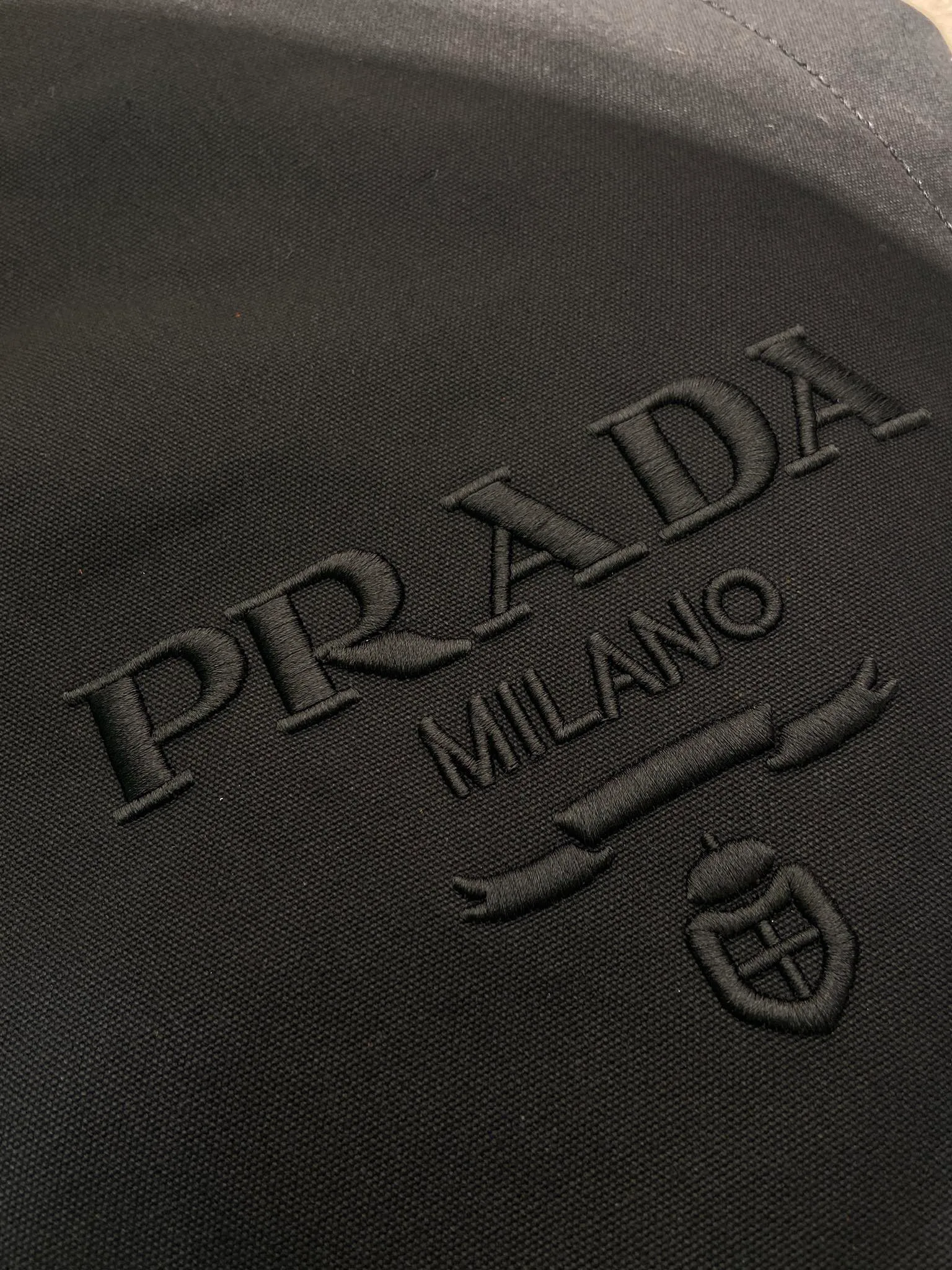 💰1360🎉New travel bag🎉2VY011🎉🎉 This linen blend drawstring travel bag interprets a light and sporty style, with adjustable and removable shoulder straps and leather trim. Tonal letter logo embroidery adds a unique, classic touch. The drawstring bag design makes the upper body very fashionable. This is the latest and most fashionable travel bag since ancient times. It has a lot of space. Get it now🎉🎉Length 34xH 55x㡳34cm🎉🎉🎉💰💰💰
