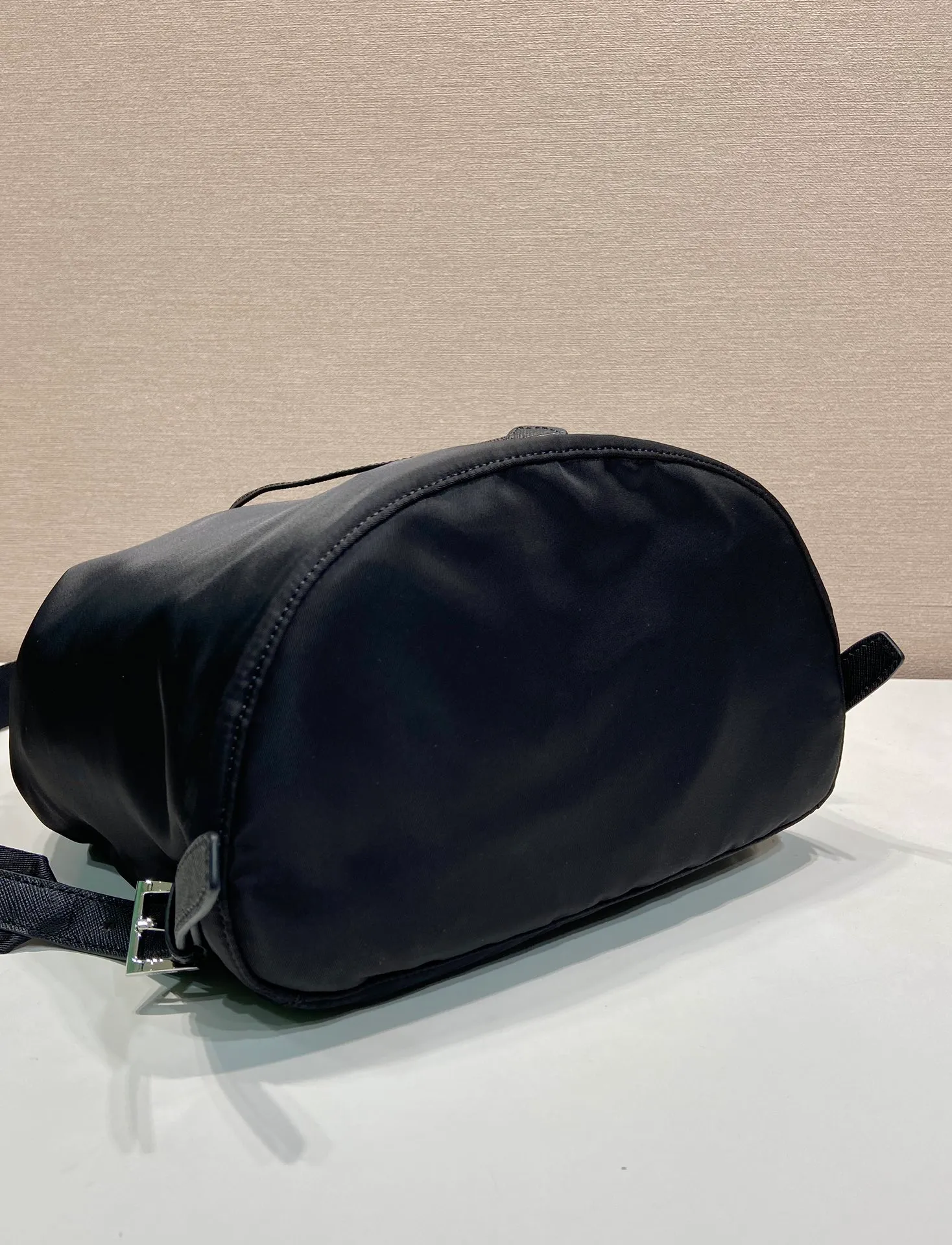 💰1120🎉New product🎉1BZ0197 backpack🎉🎉 This backpack is made of imported nylon fabric and cross-grain cowhide. The only backpack does not have a portable design. It is very unique and has a casual flavor. It has a large capacity and space. The upper body effect is light, fashionable and practical. It is also a popular style that will never go out of style🎉🎉Babies, hurry up and get it🎉🎉 Length 25x Height 35x Bottom 15cm🎉🎉🎉💰💰💰