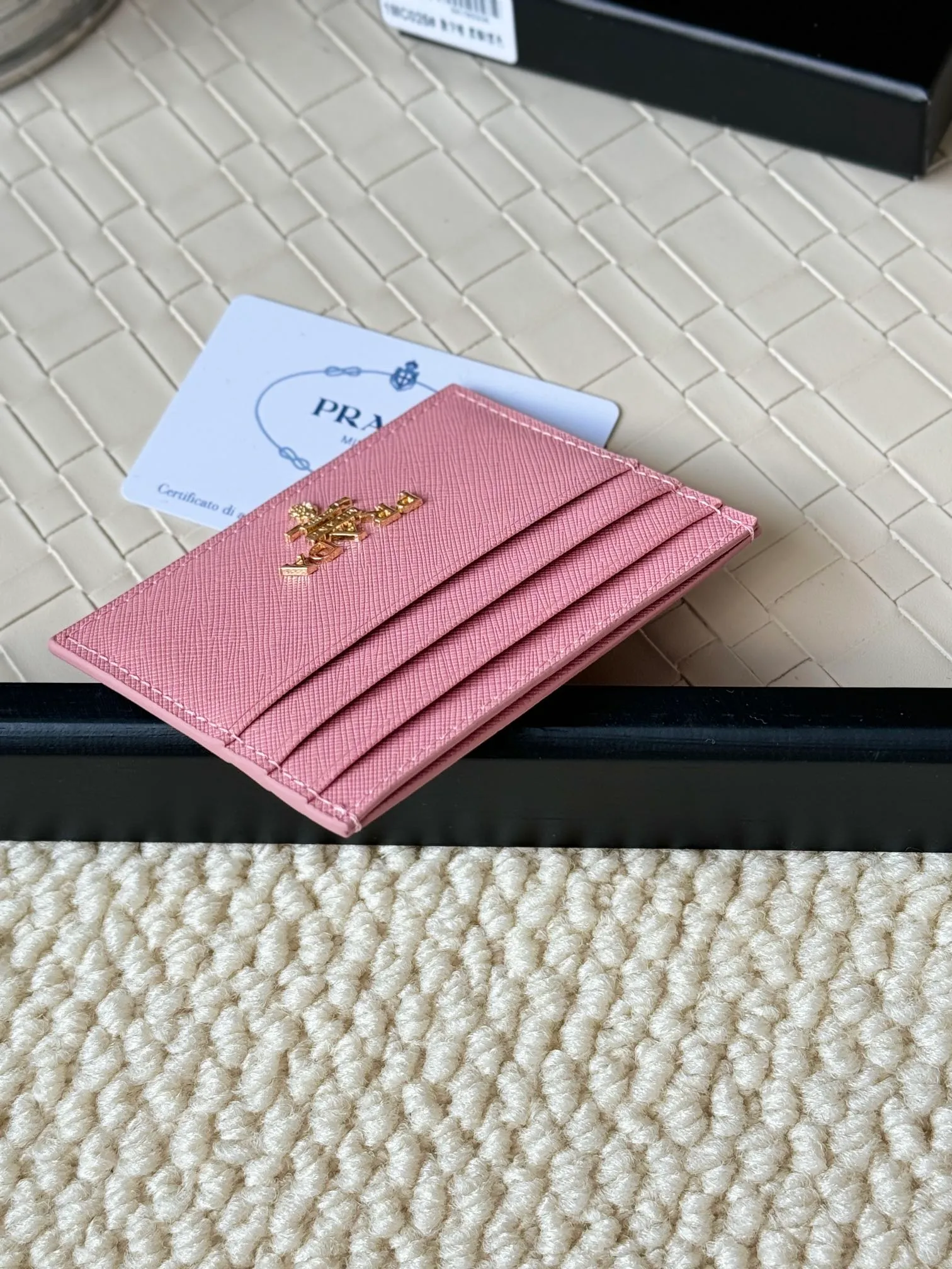 💰100prada popular card holder, small card holder for men and women, black, model 1MC025, loose lettering Triangle Wheat series, nine colors, made of cross-grain cowhide, 6 card slots ➕ One middle sandwich, can place multiple cards and zeros 💰, size 11.2×8.5cm, taken in kind, what you see is what you get