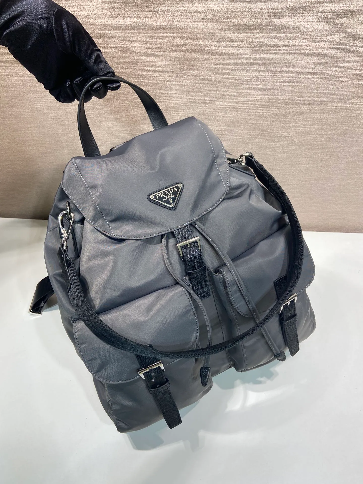 💰1360🎉New Backpack🎉2VZ110A Mercury Gray🎉🎉 This Re-Nylon backpack is designed with classic nylon fabric, top-grade hardware, and integrated with innovative and practical elements, presenting a refined and timeless style. Equipped with a detachable shoulder strap, it can be used interchangeably on different occasions. The upper body effect is very fashionable and elegant, and it is a popular style that will never go out of style🎉Hurry up and get it🎉🎉 Length 34x Height 39x Bottom 15cm🎉🎉🎉🎉👏👏👏