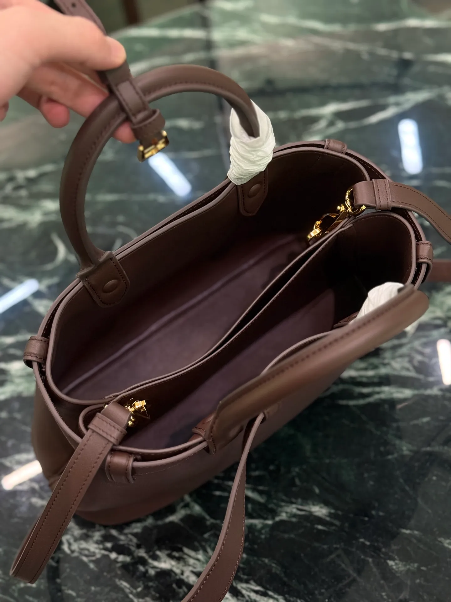 💰2000🌟 Drawstring handbag (small size) 2024 new DoubleBag shopping bag Double series imported cowhide, with full sheepskin interior, elegant and simple bag design with printed letter logo on the front, logo portable shoulder strap with adjustable length, three built-in compartments, middle inner pocket, and the unique design of the large leather belt is full of vitality! Size: 32Ｘ23︸11CM Style number: 1BA434