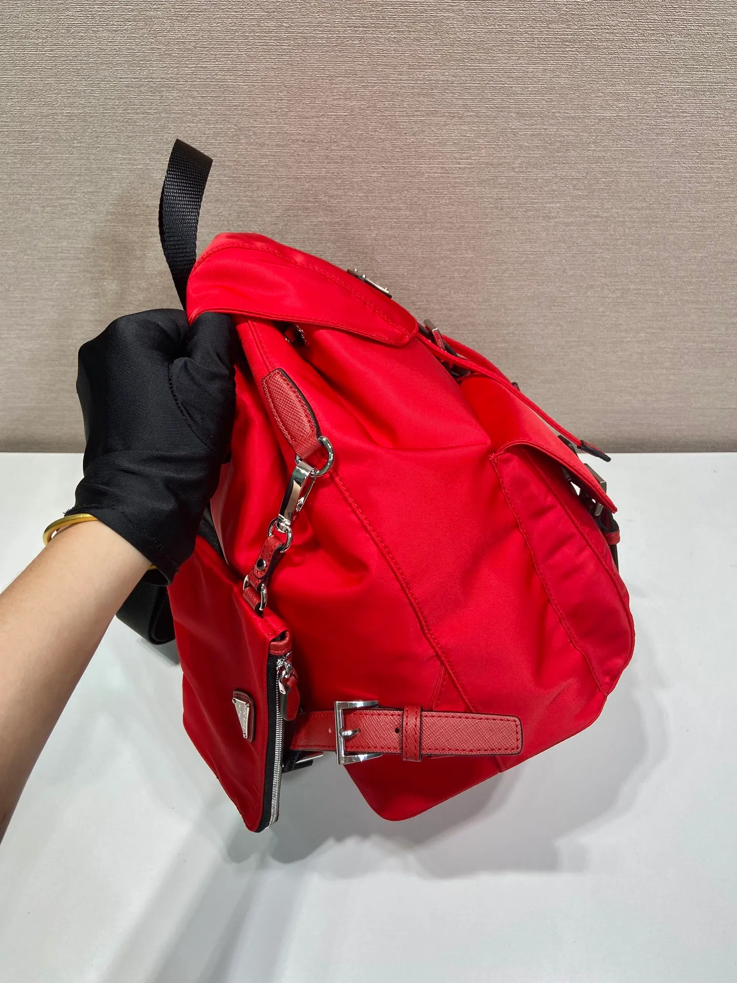 💰1120🎉New Backpack🎉1BZ811👍👍New Color🎉🎉This nylon backpack is trimmed with exquisite Saffiano leather, a blend of multiple materials, and decorated with a triangular logo, highlighting fashionable elegance. It also comes with a detachable small handbag😘😘Light and practical, the upper body effect is super stylish, and it can be matched at will😘😘Fully upgraded nylon fabric👍👍Length 30x Height 32x Bottom 15cm👏👏👏💰💰💰