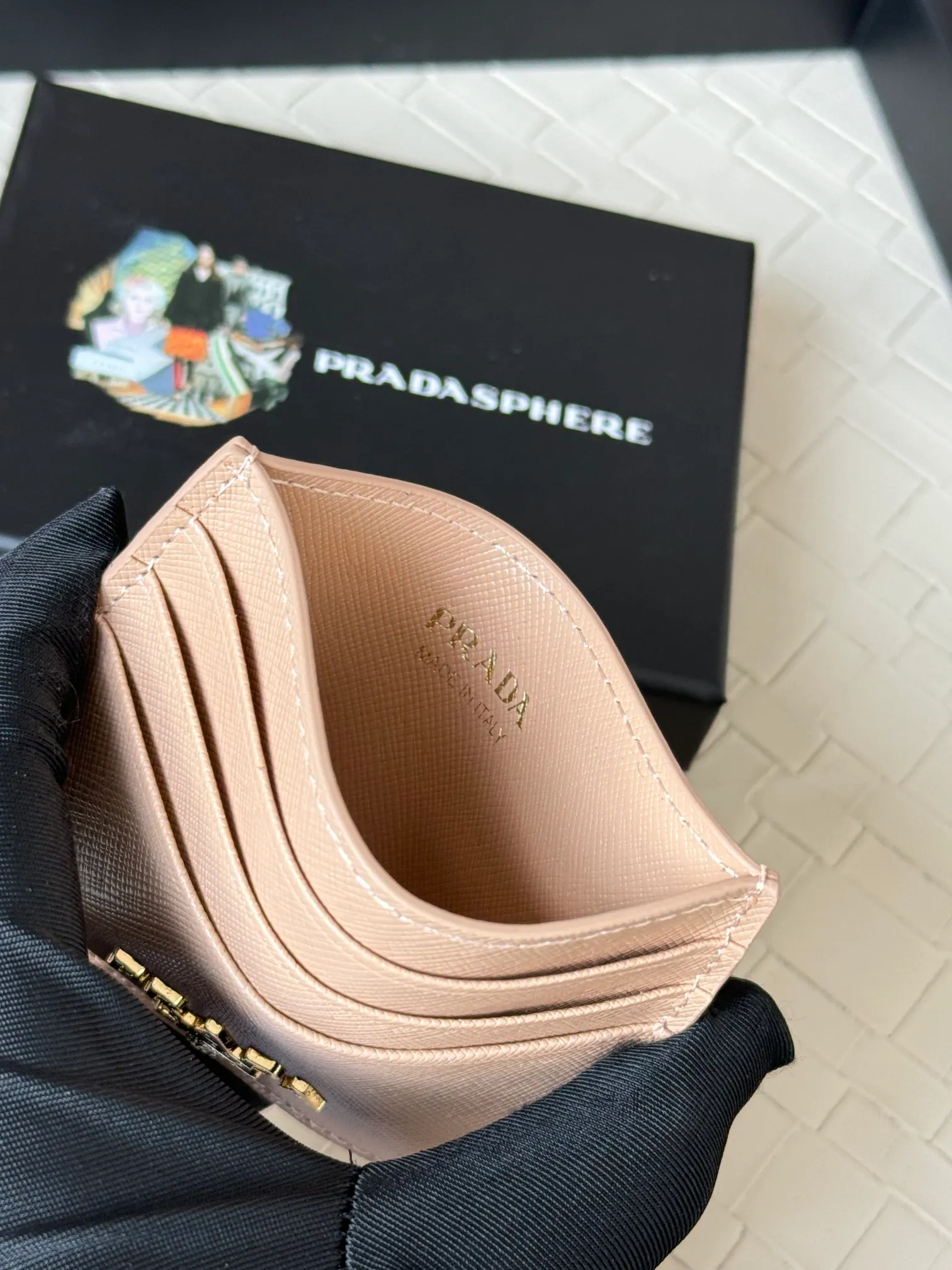 💰110prada popular card holder, unisex small card holder, black, model 1MC025, loose lettering Triangle Wheat series, nine colors, made of cross-grain cowhide, 6 card slots ➕ One middle sandwich, can place multiple cards and zeros 💰, size 11.2×8.5cm, real shot, what you see is what you get