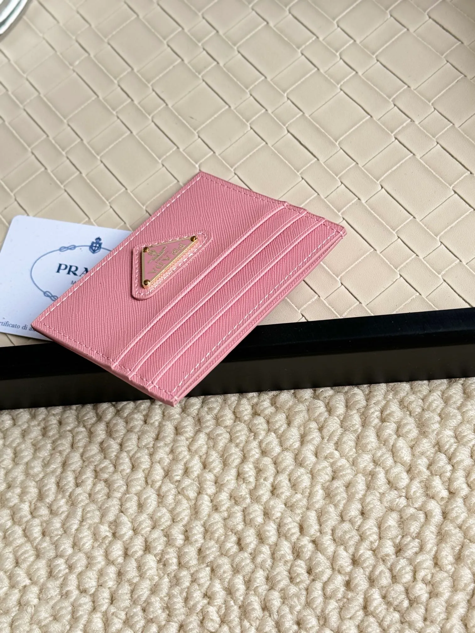 💰110prada popular card holder, unisex small card holder, black, model 1MC025 Triangle Wheat series, nine colors, made of cross-grain cowhide, 6 card slots ➕ one middle sandwich, can hold multiple cards and zeros 💰, size 11.2×8.5cm, real shot, what you see is what you get