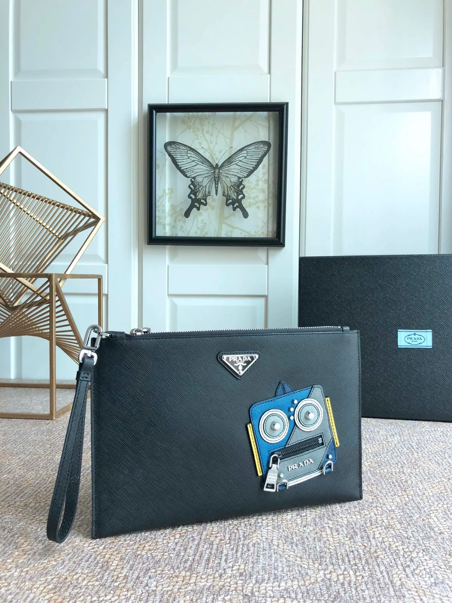 💰920, a new handbag from P family🎉🎉🎉, 2VG005 black with blue and gray, made of imported cross-grain cowhide + complex color matching handbag, imported sheepskin inside, 175 OEM code, a unique handbag🎉🎉🎉Length 28xH 18cm💪💪💪[Red envelope][Red envelope][Red envelope]