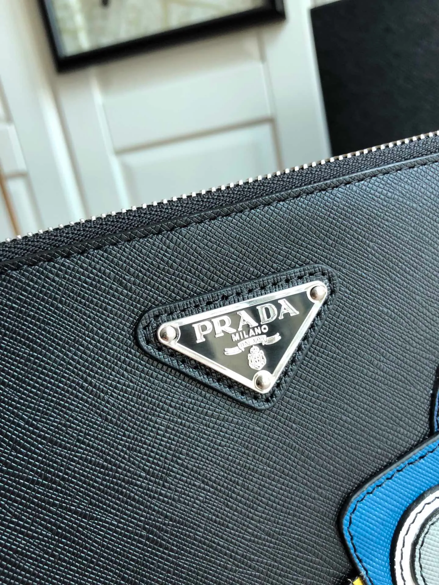💰920, a new handbag from P family🎉🎉🎉, 2VG005 black with blue and gray, made of imported cross-grain cowhide + complex color matching handbag, imported sheepskin inside, 175 OEM code, a unique handbag🎉🎉🎉Length 28xH 18cm💪💪💪[Red envelope][Red envelope][Red envelope]