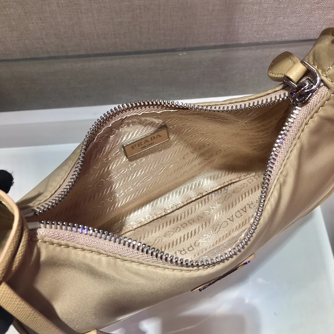 💰700🔥New Hobo bag🔥Original quality👍New 1NE204 moon-shaped second-hand bag, made of imported original parachute fabric, hand-operated cross-grain cowhide, lightweight and practical Hobo armpit bag, super simple and eye-catching👍👍, small/light/packable/easy to wear/fashionable armpit bag, and can be carried by hand, super easy to use😍😍. It is currently the most popular bag among celebrities, aren’t you excited😜😜, ladies, hurry up, length 22X height 12 people x base 6cm👏👏👏💰💰