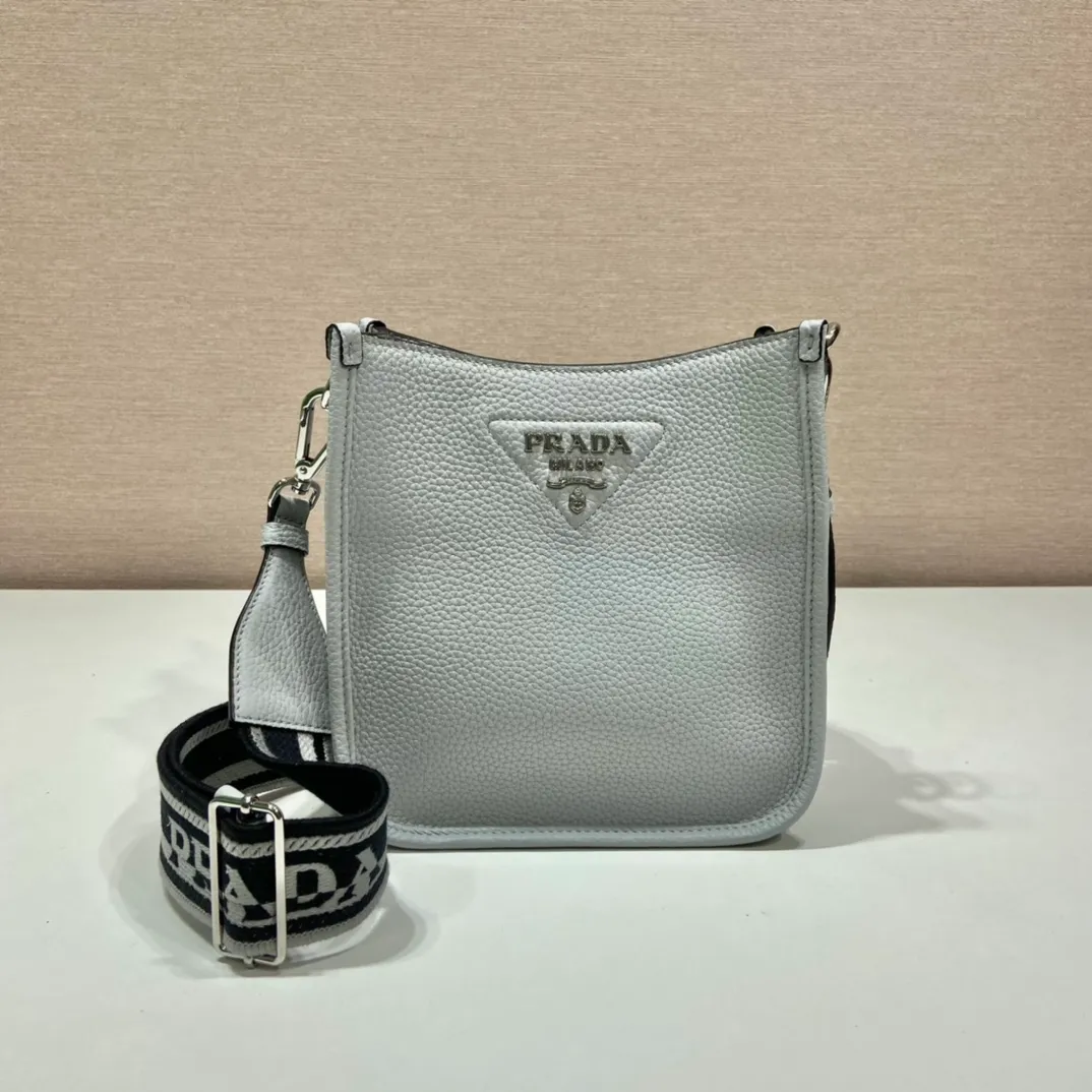 💰1600👏New double shoulder strap bag👏1BH191/tote bag This leather mini shoulder bag has a simple design. A metallic triangle logo on the front adds signature tone. Equipped with detachable logo-printed webbing and leather shoulder straps, it can be exchanged at any time for different outfits and occasions😘😘to highlight its modern style. High fashion is the main fashion for daily matching. Hurry up and get it, it’s so beautiful👏👏 Length 19x height 20x bottom 6cm