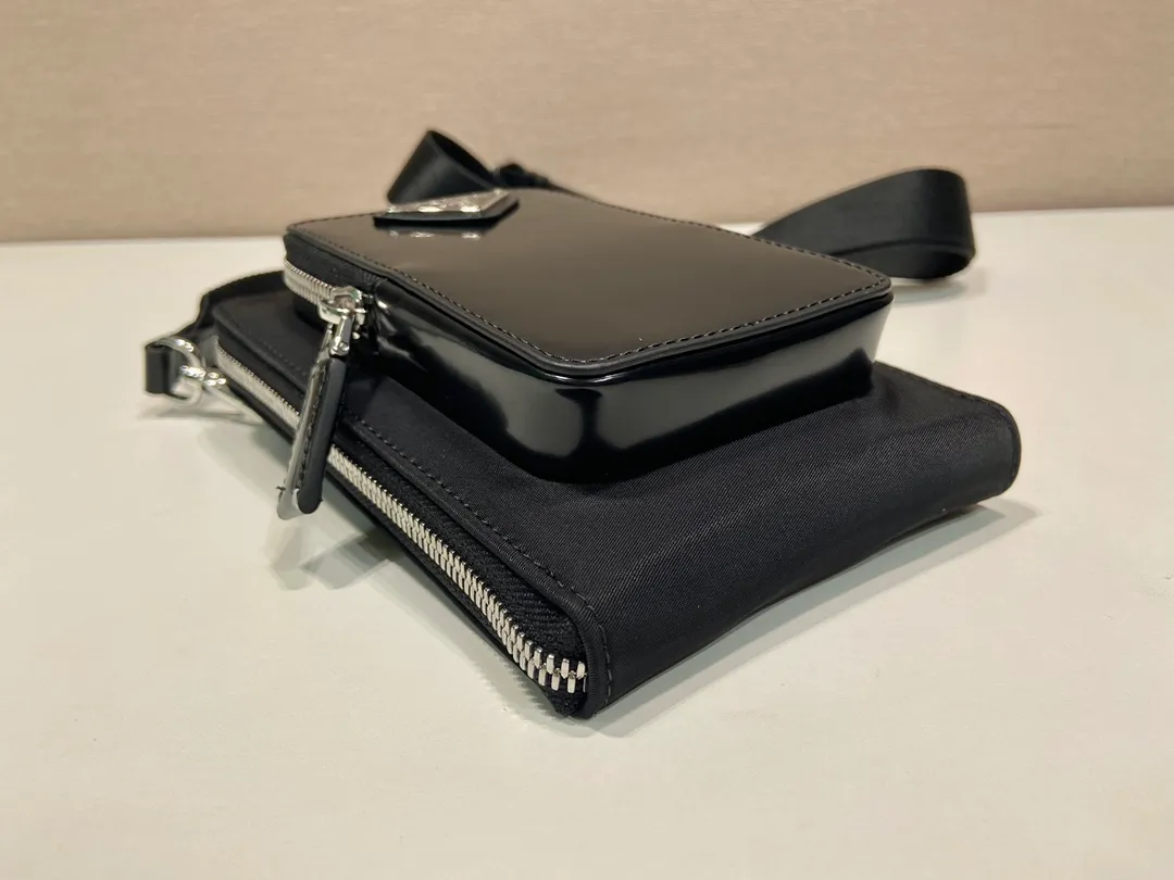 💰780🎉New mobile phone bag🎉2ZT060 new product🎉🎉 This practical and simple smartphone bag is made of recycled nylon fabric and glossy leather, highlighting contemporary fashion. It has a comfortable removable shoulder strap and an external zippered pouch for outstanding practicality. Enamel-coated triangular metal and equipped with 3 card slots, the upper body effect is very cool😘If you like babies, hurry up and get it🎉🎉 Length 11.5x Height 18cm🎉🎉🎉👏👏👏