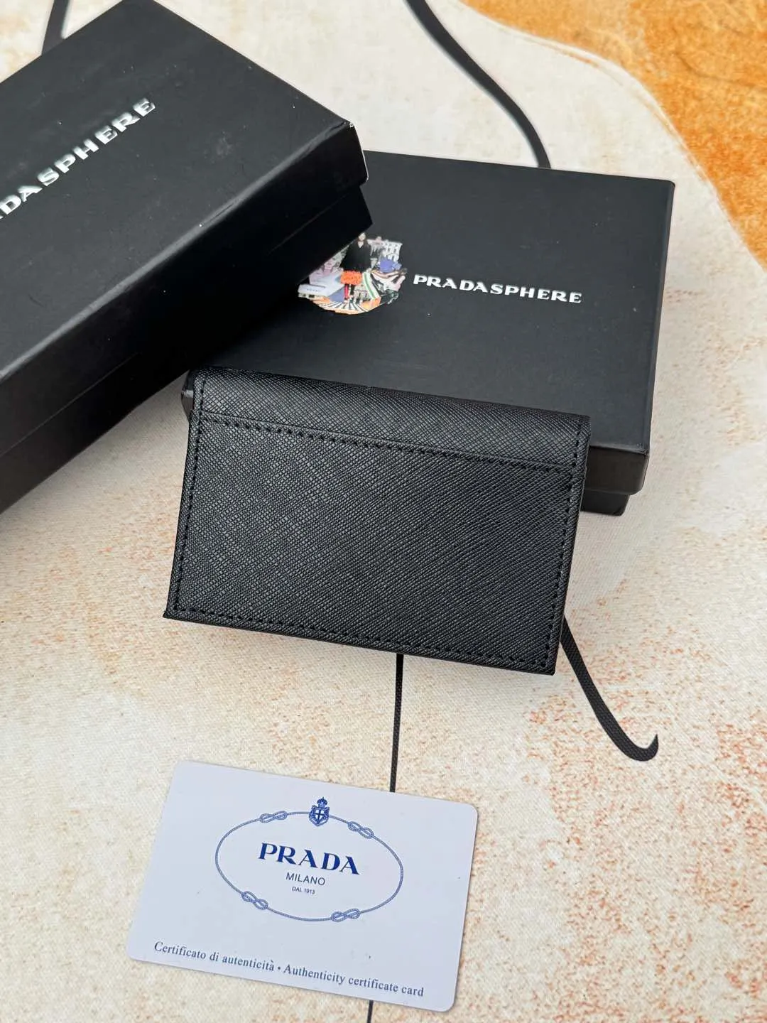 💰120💰PRADA’s popular men’s card holder counter new style, official website synchronization, genuine development, model 2MC122#. Color/picture, real shot 💋Cross-grain cowhide texture is excellent, threaded lining, hardware accessories! Exquisite wiring, even and neat lines, smooth oil edges, size: 11cm long, 6.5cm high