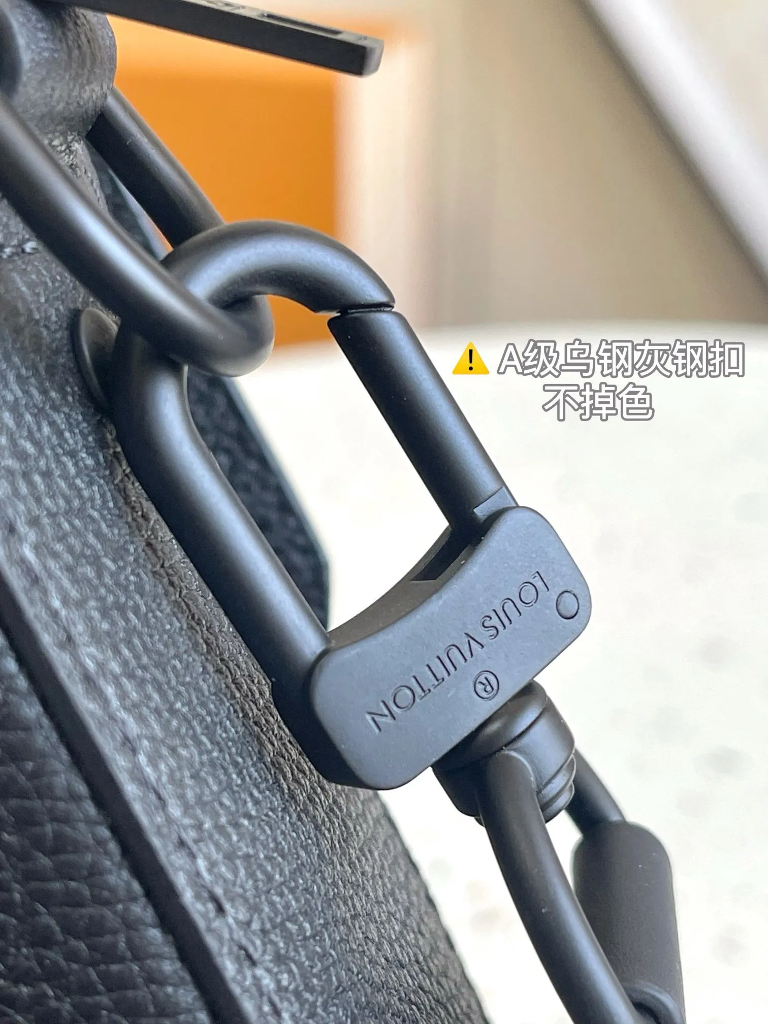P¥1160👉nfc163C01 dynamic chip version👈 [100% MB special grade all-steel hardware A-grade black steel] This Fastline messenger bag is made of soft cow leather and has a close-fitting shape. It is equipped with a practical front pocket that can accommodate daily needs such as mobile phones, short wallets, notepads and headphones. The Louis Vuitton logo shoulder strap is adjustable or removable, allowing you to switch between shoulder and cross-body wear. Cow leather - Cow leather trim - Textile lining - Metal hardware - Metal LV lettering - Zipper closure - Front flap with magnetic buckle - Shoulder strap: removable and adjustable! ! Model: M22482; Size: 23.5x18x7CM