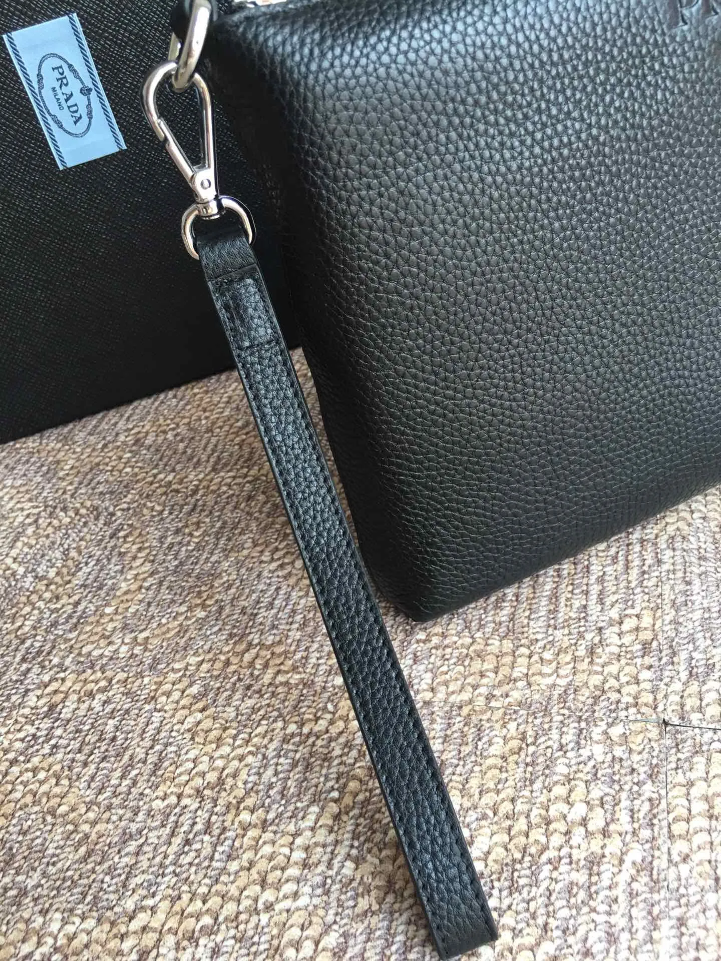 💰1060, the popular handbag has arrived again, 0050 black, top quality. Made of imported deerskin pattern, inner and outer leather, 175 OEM code, length 29x height 18cm