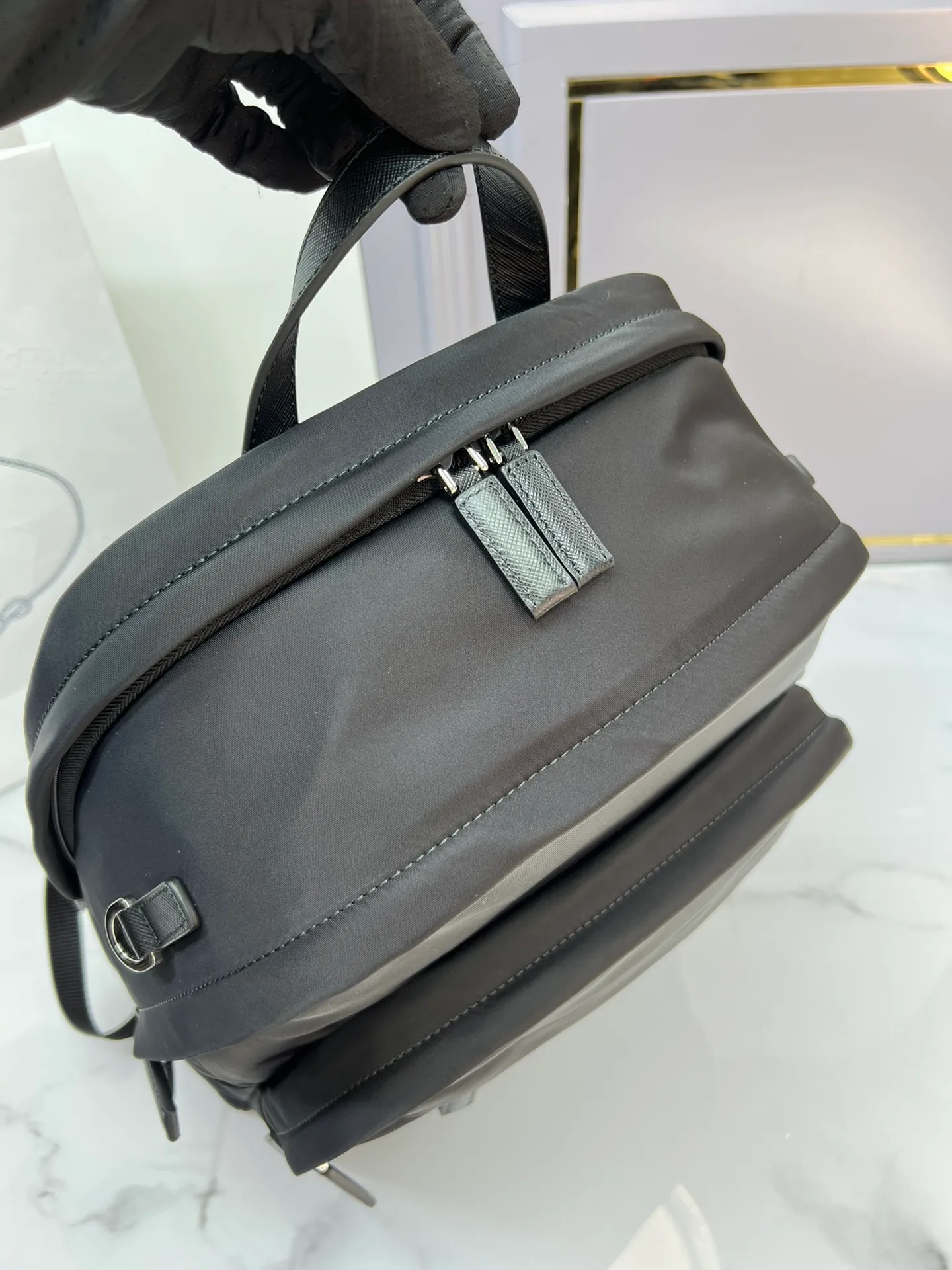 💰1320✨New hot product✨Original quality P family latest model 2VZ048 Triangular enamel nameplate logo Imported original parachute fabric Using imported equipment✈️+ The lines are all clear ZP synchronization hardware accessories Two zipper outer pockets The back padding has perfect details comparable to ZP Fashionable and versatile, a must-have for business trips Size 31*20*43.5🎁