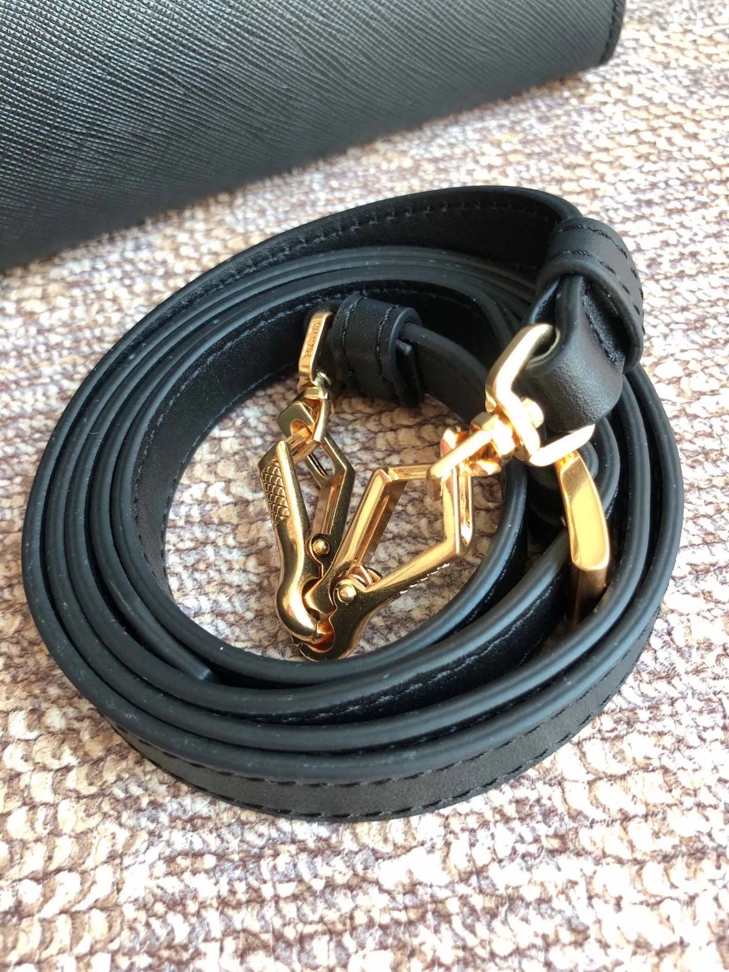 💰2140, exclusive first release🎉🎉🎉, small size😻😻lBA046 black - original item💪💪💪, calfskin handle, removable and adjustable calf Long leather shoulder strap, gold-plated complex metal hardware, with pull closure, three closure bags, one of which has a pull, OEM code 175, length 30x height 22cm
