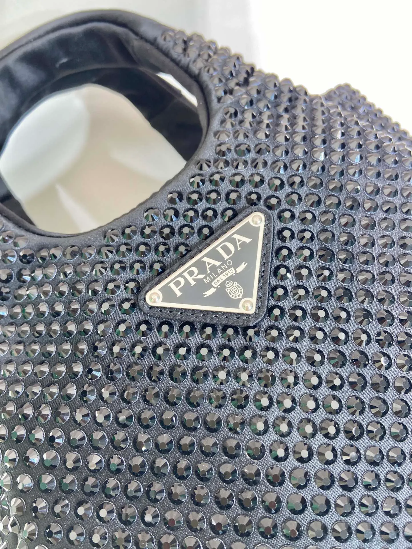 💰1320🎉Flash Diamond Vegetable Basket🎉1BA349 Flash Diamond🎉🎉 The most beautiful and sparkling rhinestone vegetable basket ؔ😘😘Imported diamond mesh. Shiny appearance. The effect of blingbling under the night light is very eye-catching. The rate of return is very high🙈🙈Everyone will praise you wherever you take it😘This kind of sparkling diamond bag is also very easy to match with clothes, so cute and cool , with many compartments, suitable for any occasion, the popular elements of the new vegetable basket have been recognized by Internet celebrities/celebrities, and it is a permanently popular vegetable basket🙊🙊worth buying👍beauties😘Length 18xH 16 bottom 10cm🎉🎉🎉👏👏👏
