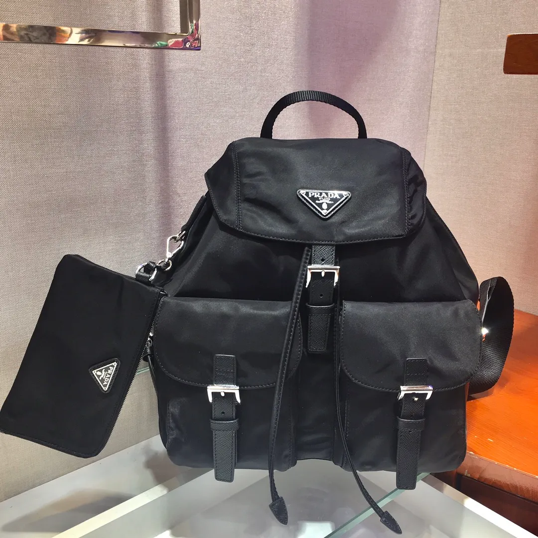 💰1120🎉New Backpack🎉1BZ811👍👍This nylon backpack is trimmed with exquisite Saffiano leather, a blend of multiple materials, and decorated with a triangle logo, highlighting fashionable elegance. It also comes with a detachable small handbag😘😘Lightweight and practical, the upper body effect is super stylish, and it can be matched at will😘😘Fully upgraded nylon fabric👍👍Length 30x Height 32x Bottom 15cm👏👏