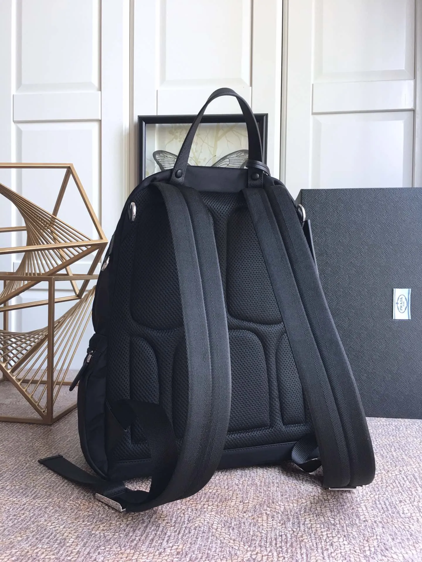💰1320, P’s new backpack, 2VZ025 triangle logo 👏👏Original item, nylon material, adjustable straps, fabric Saffiano leather handles on the back, two-way zipper closure, two zippered outer pockets, nylon lining, one zippered inner pocket and one pocket sewn to the inner wall. 🎉🎉🎉Length 29×Height 40×Bottom 17cm👍👍👍💰