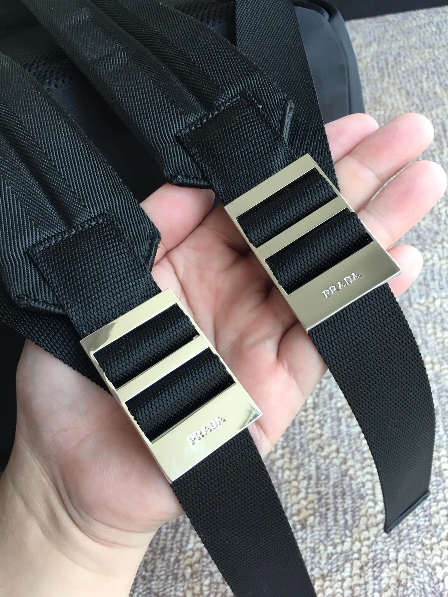 💰1320, P’s new backpack, 2VZ025 triangle logo 👏👏Original item, nylon material, adjustable straps, fabric Saffiano leather handles on the back, two-way zipper closure, two zippered outer pockets, nylon lining, one zippered inner pocket and one pocket sewn to the inner wall. 🎉🎉🎉Length 29×Height 40×Bottom 17cm👍👍👍💰