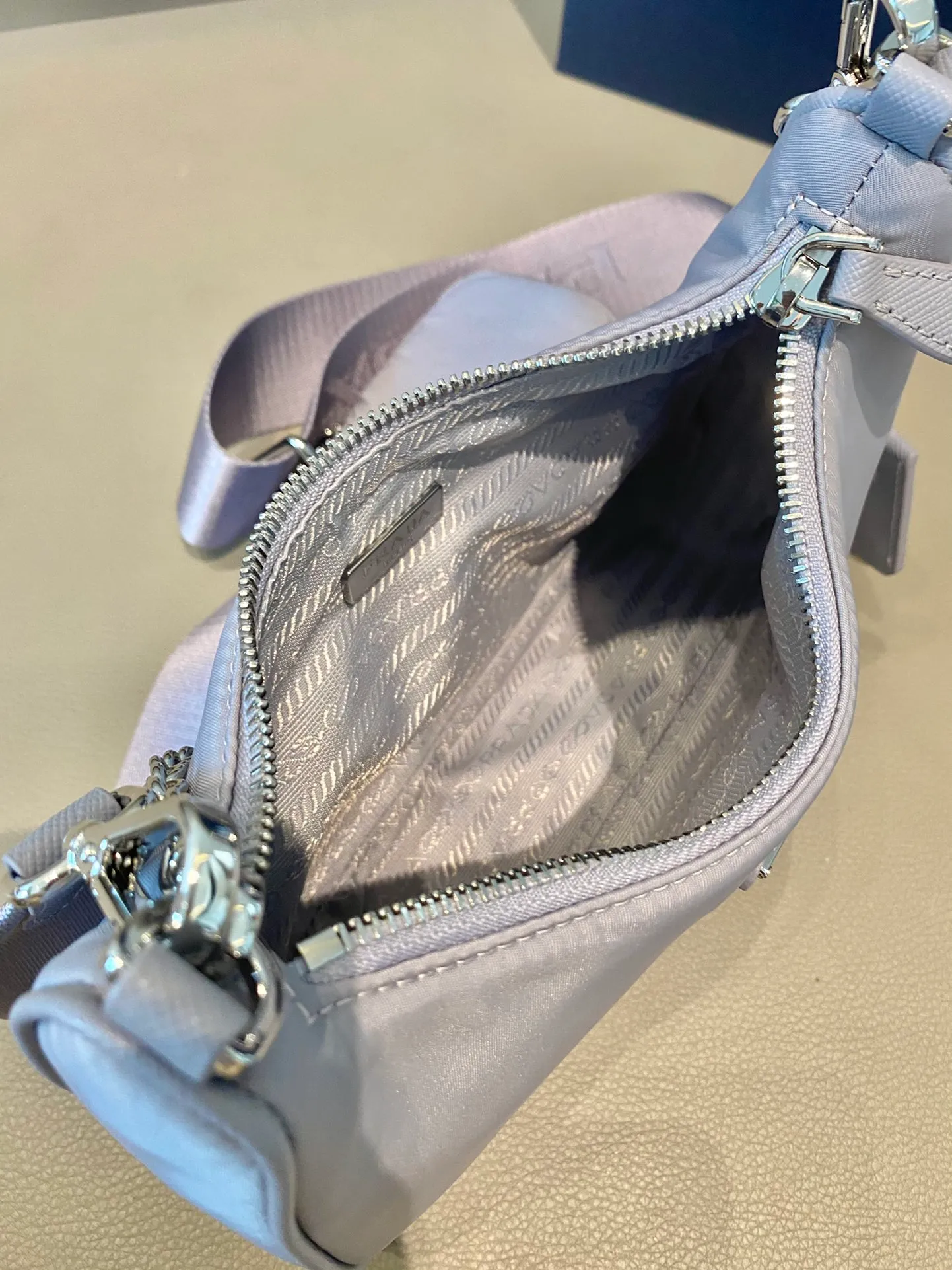 💰1000🎉New model 1BH204, wisteria purple😘New color, new color👏👏 nylon Hobo handbag/underarm bag😘😘Hobo, which is popular in the fashion circle due to the crazy cultivation of the Internet celebrity sister group, has a new model! 👏👏The design of this Hobo bag is great👍👍One bag with three uses😘😘waist bag/crossbody/single shoulder bag👍👍The handle is replaced by a chain. When the armpit bag is a little more sexy, it is also equipped with a long shoulder strap. What I love most is that the shoulder strap also has a small pendant (small bag), which can also be hung with other bags and pants as accessories. 🙊🙊No problem matching any kind of clothes in normal times😘😘Babies, hurry up and get it, it’s so beautiful🙊🙊Length 22X height 12x bottom 6cm👏👏👏💰💰💰