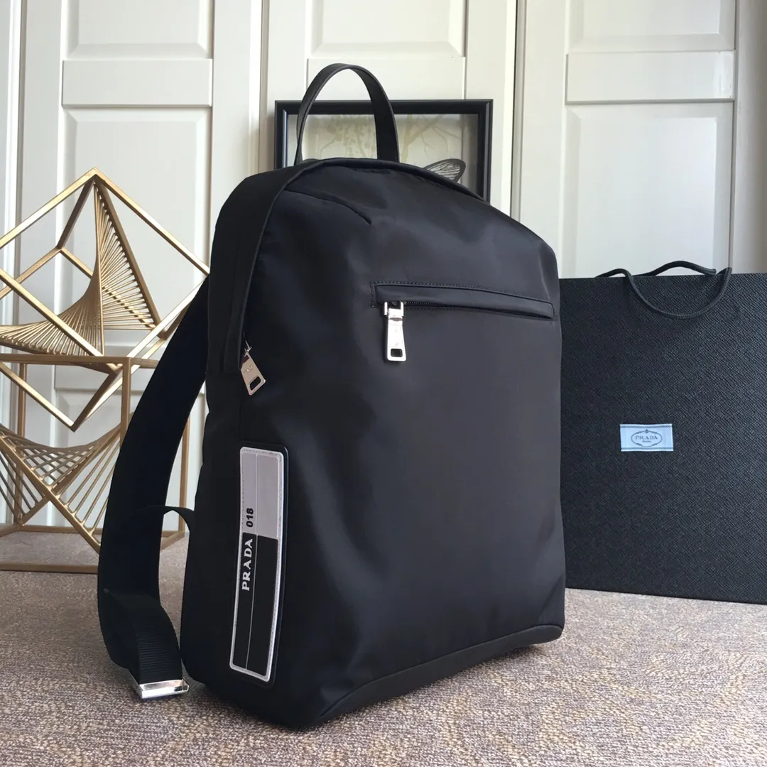 💰1120, new style👏🏻👏🏻2VZ021 backpack has arrived👍👍, made of imported nylon material, leather handle, adjustable nylon strap, polished steel Quality hardware, exterior rubber logo, nylon lining, two inner pockets, length 31x height 48 bottom 15cm. Lightweight and stylish, unisex style👏🏻👏🏻👏🏻