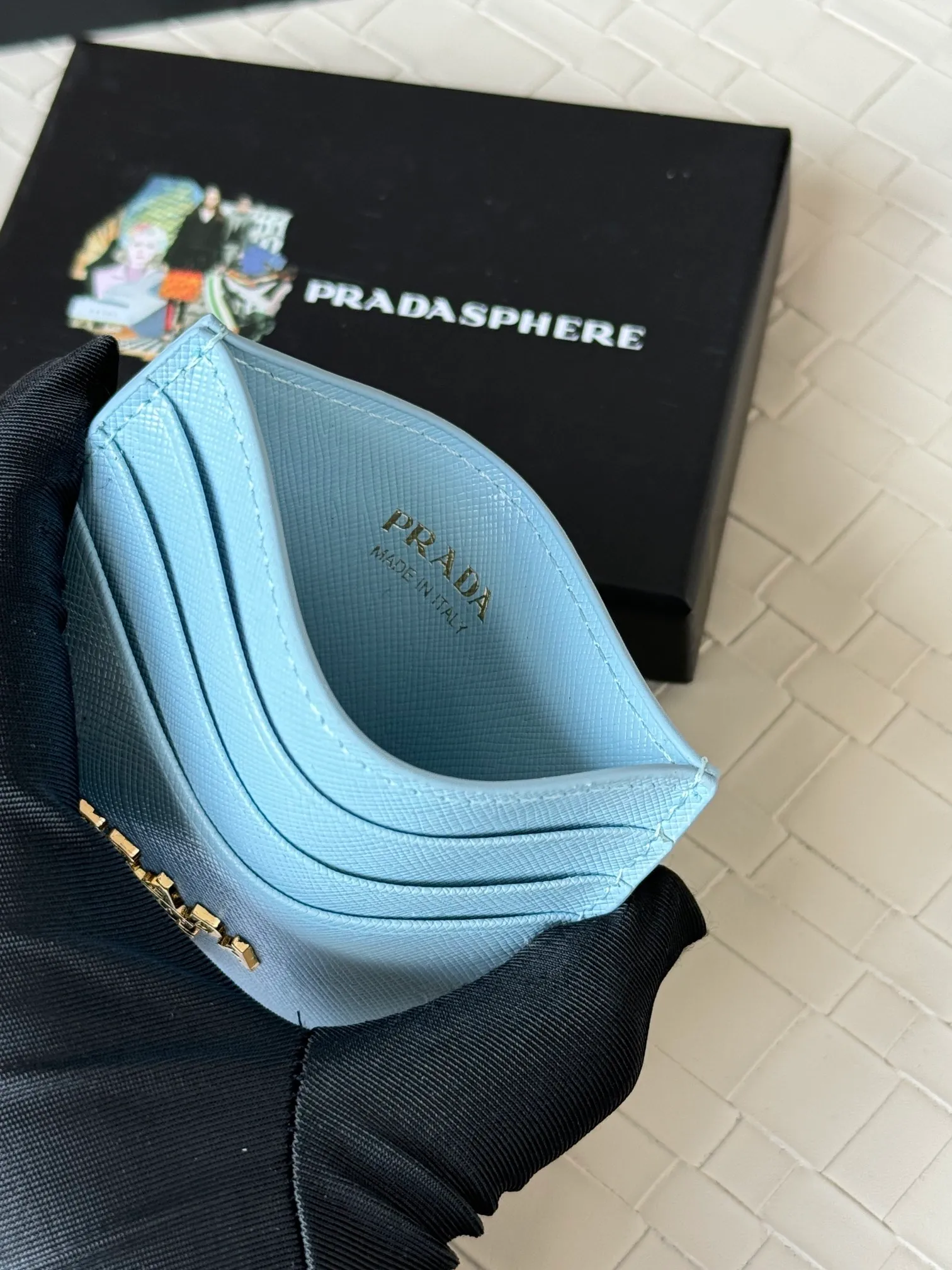 💰110prada popular card holder, unisex small card holder, black, model 1MC025, loose lettering Triangle Wheat series, nine colors, made of cross-grain cowhide, 6 card slots ➕ One middle sandwich, can place multiple cards and zeros 💰, size 11.2×8.5cm, real shot, what you see is what you get